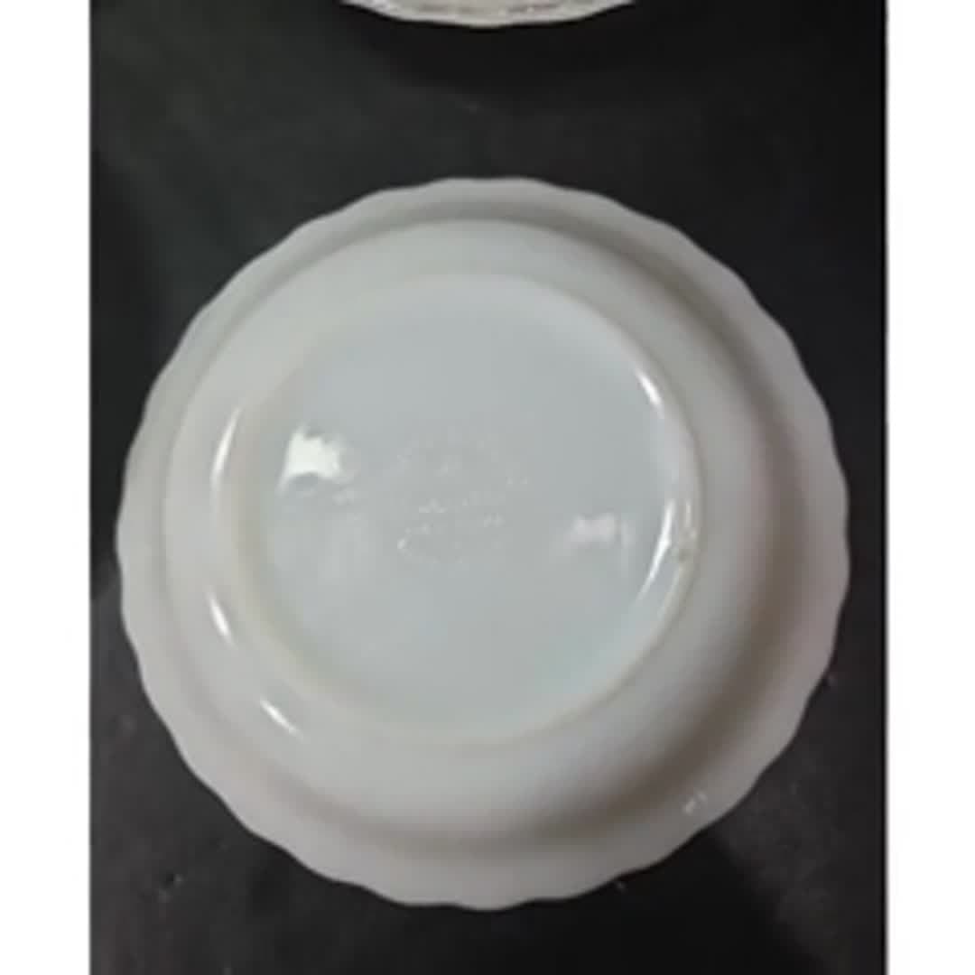 Anchor Hocking Fire King Swirl Bowls, Set of 4, Milk Glass, Vintage Kitchenware - Video 11