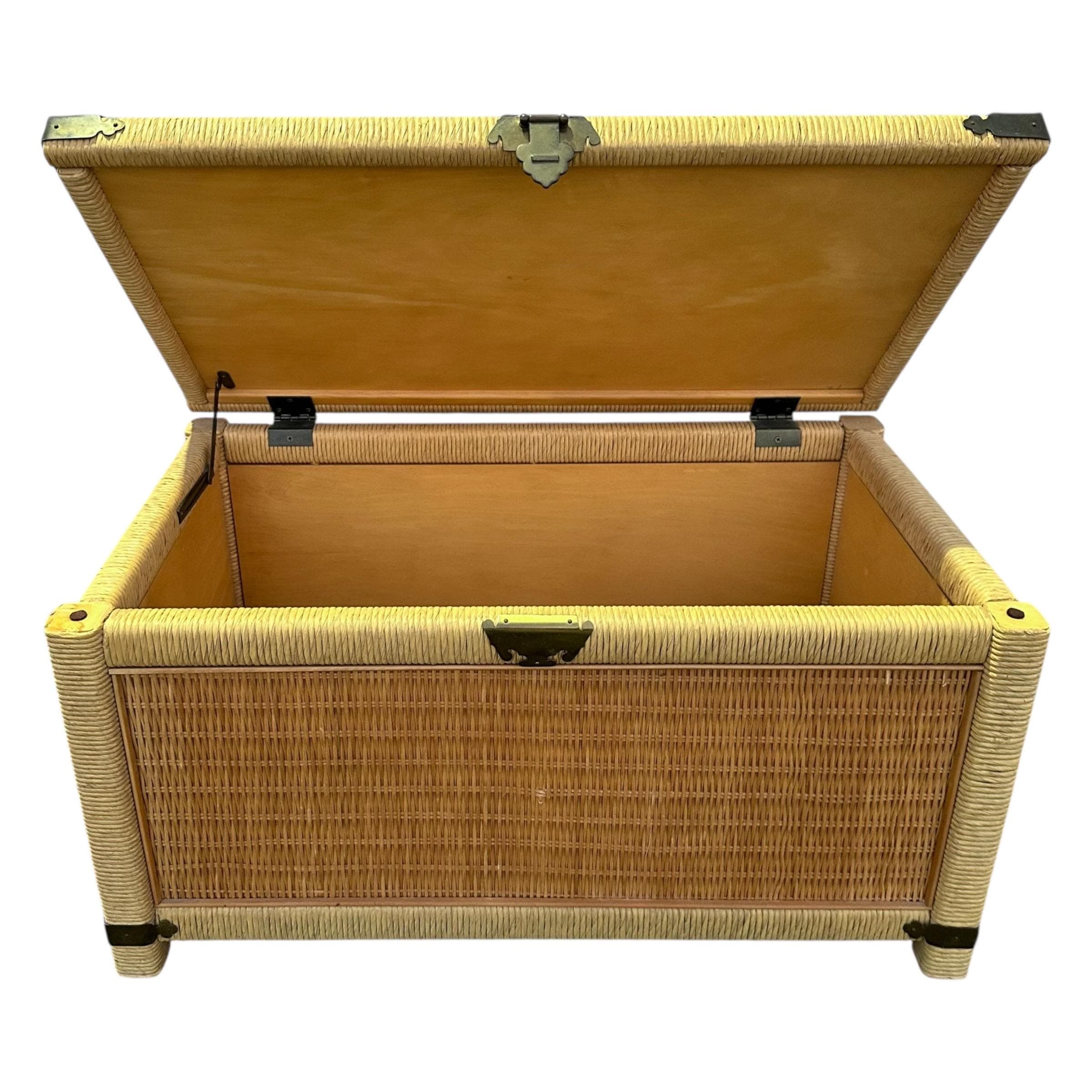 Vintage Woven Wicker Storage Trunk with Chinoiserie Brass Hardware - Henry Link Style with Natural Rattan - Thumbnail 4