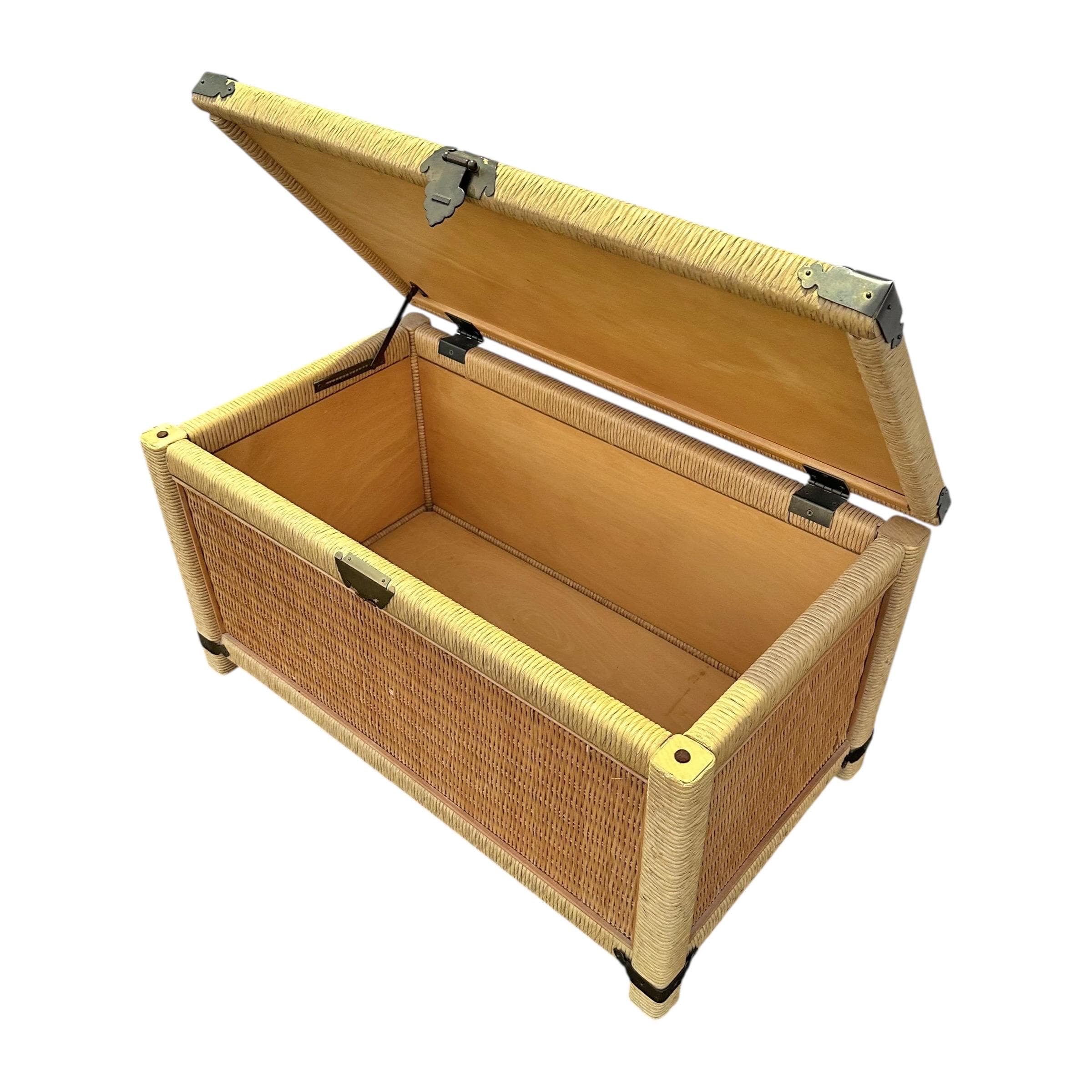 Vintage Woven Wicker Storage Trunk with Chinoiserie Brass Hardware - Henry Link Style with Natural Rattan - Thumbnail 5