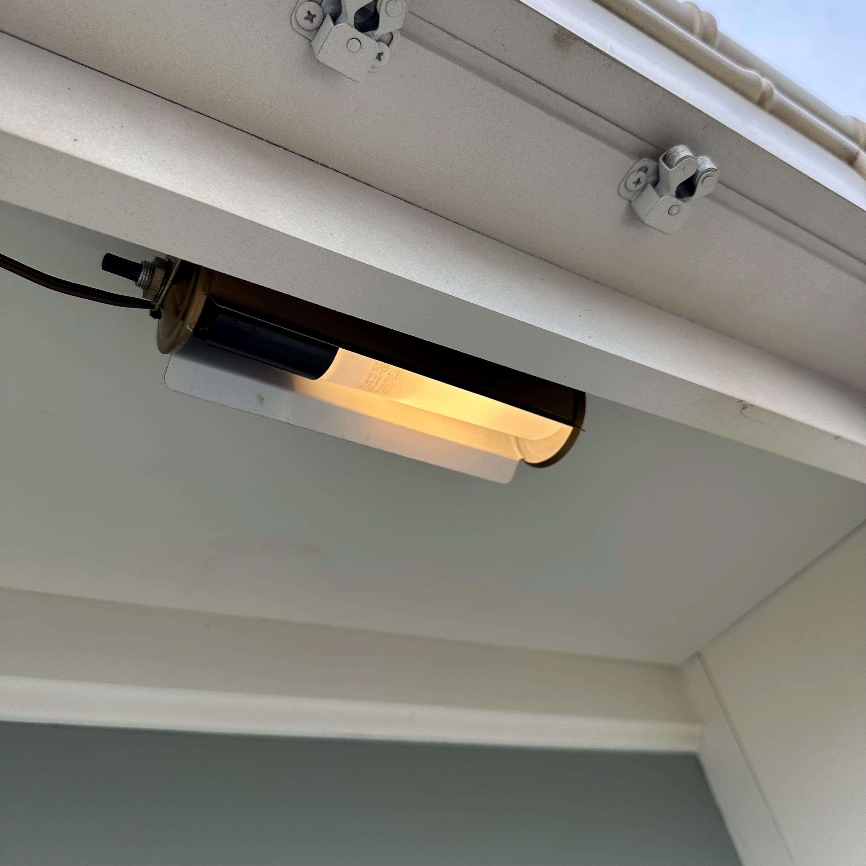 Faux Bamboo China Cabinet by Thomasville Allegro - 1970s Vintage Illuminated White Wash Chinoiserie Hollywood Regency Coastal Display - Thumbnail 7