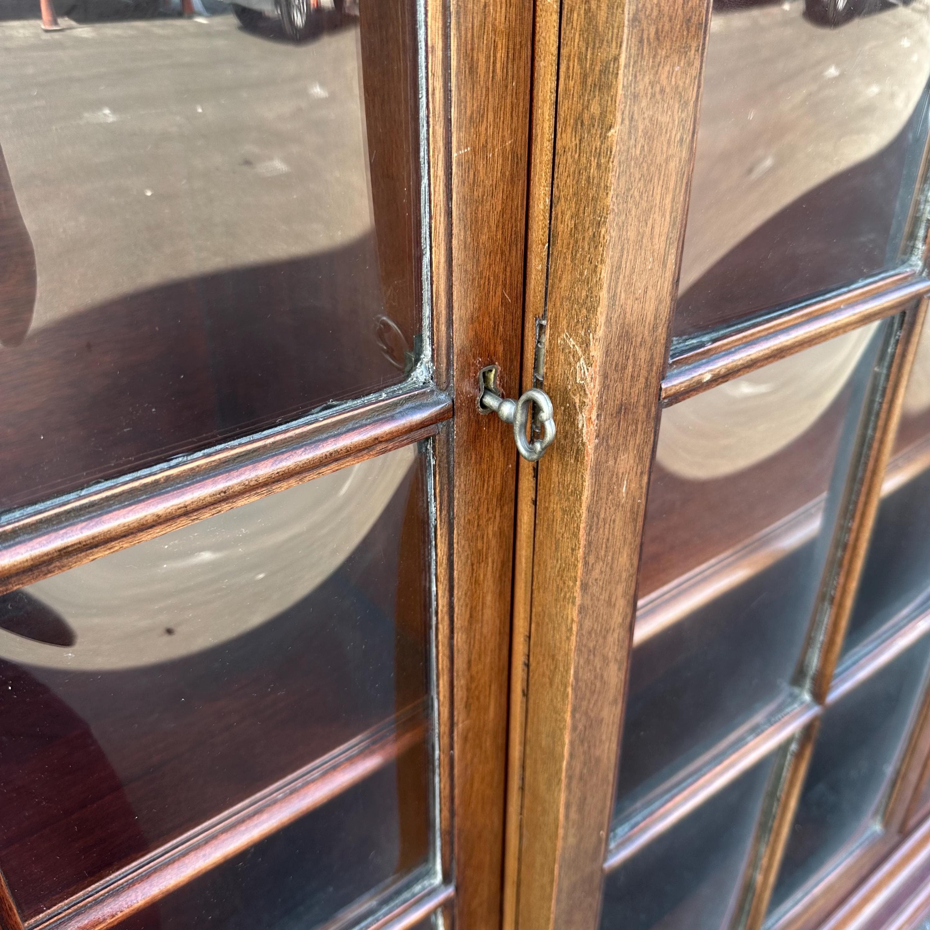 Vintage Mahogany Hutch by Mount Airy - 24 Bubble Glass Panel Doors, Skeleton Key, Display Cabinet - Thumbnail 7