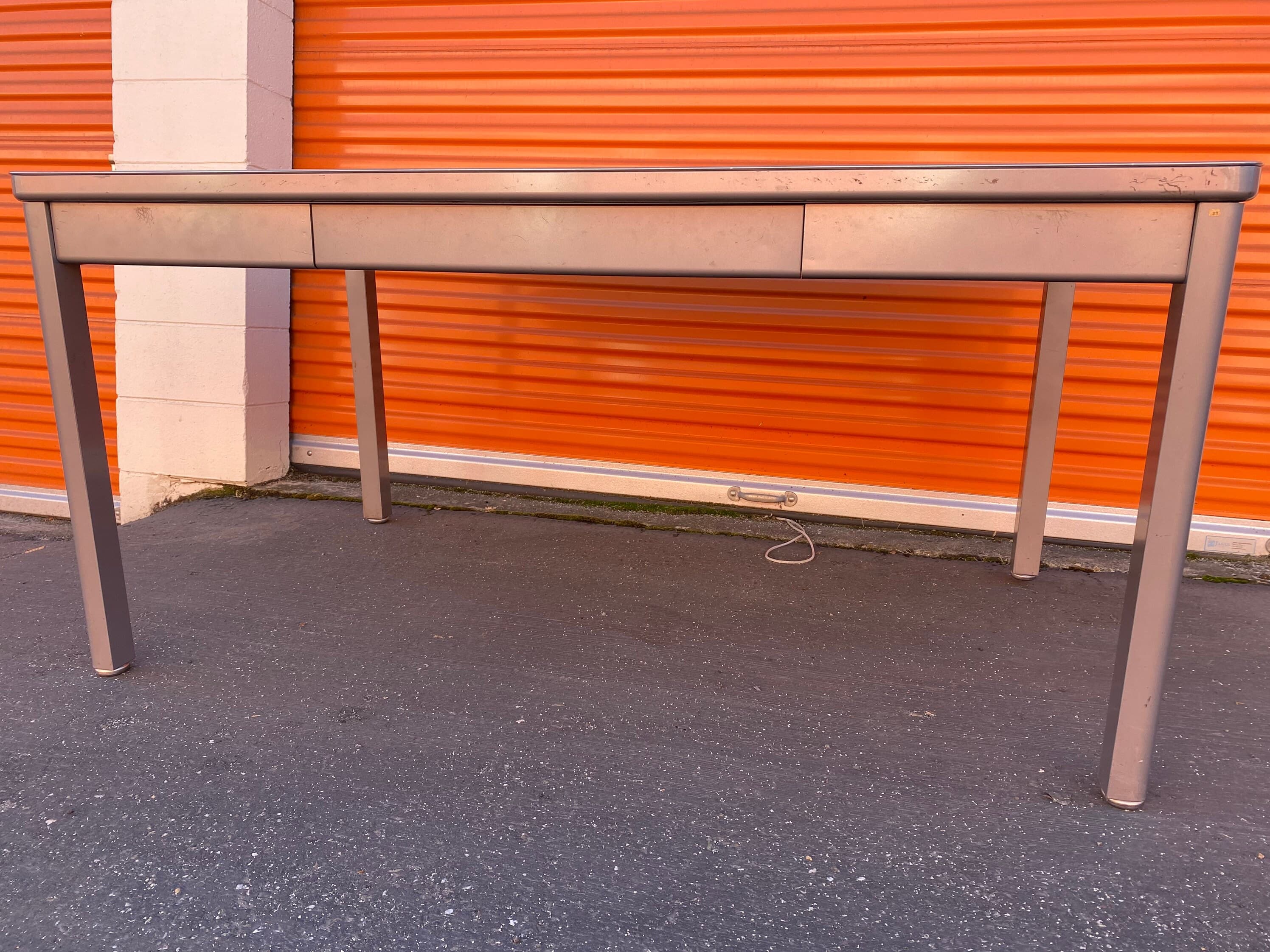 Steelcase vintage metal tanker desk - Image 1