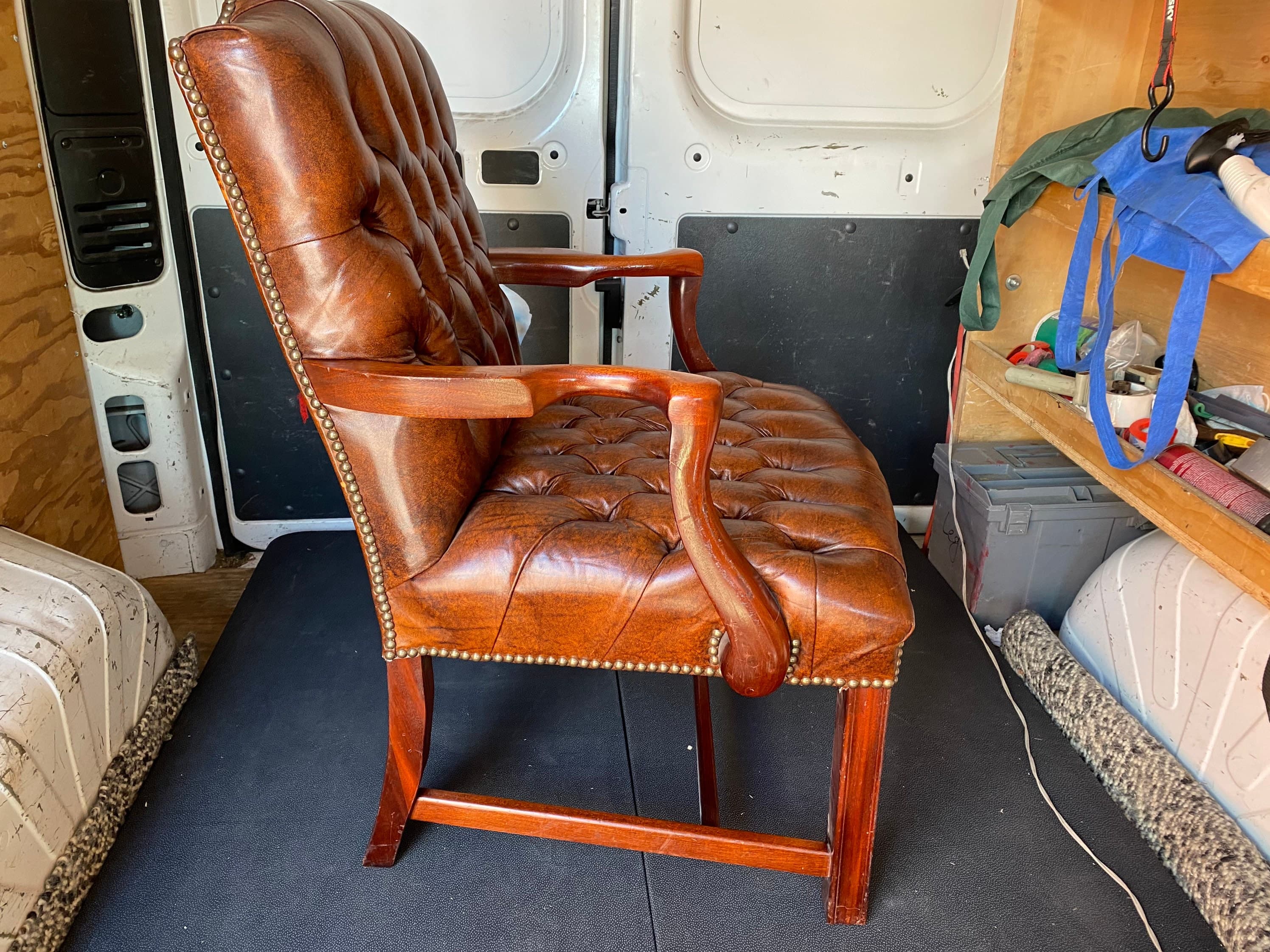 Classic inc furniture vintage chesterfield style guest side chair - Thumbnail 6