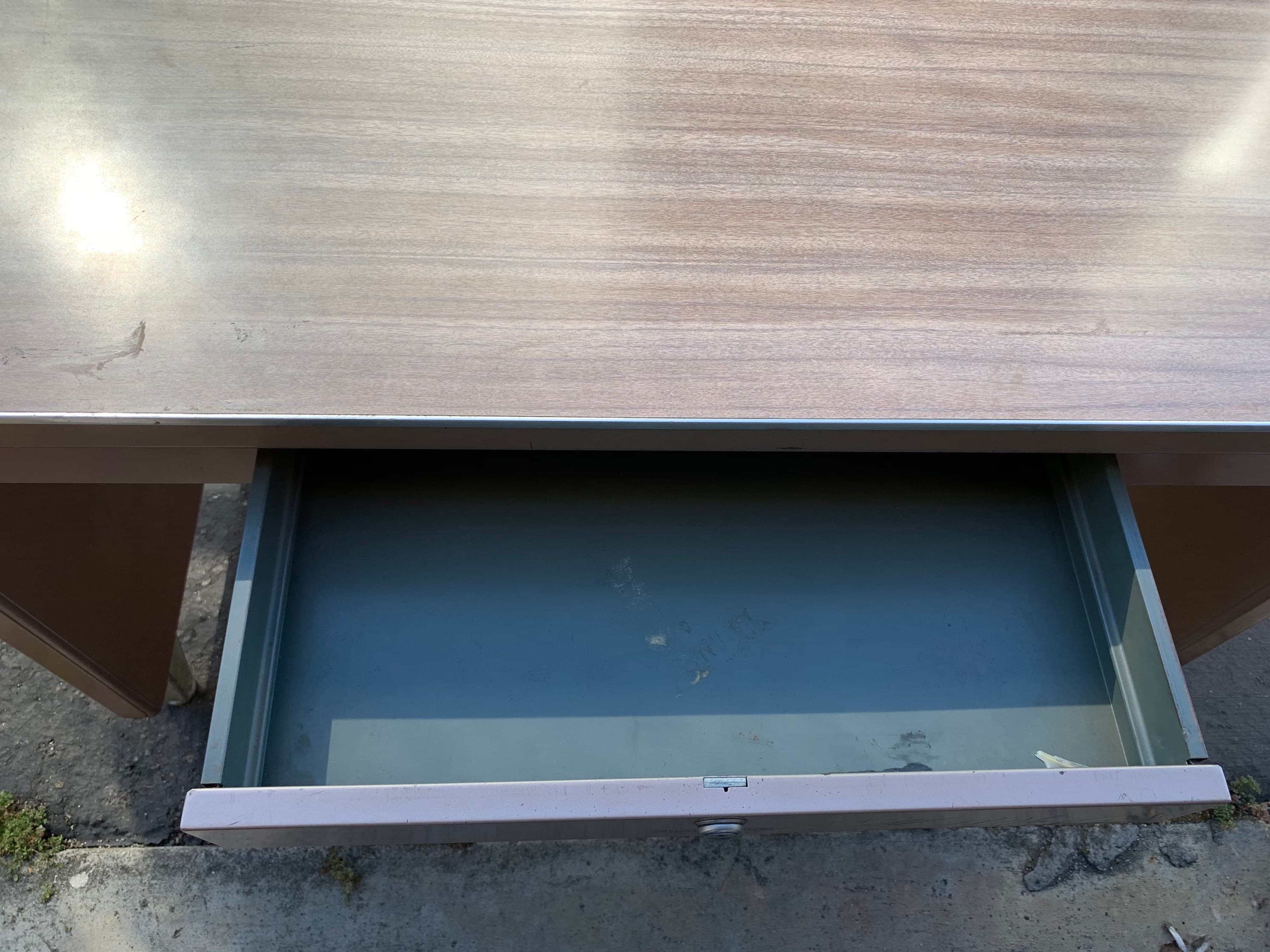 Shaw walker vintage metal tanker desk table - Thumbnail 8