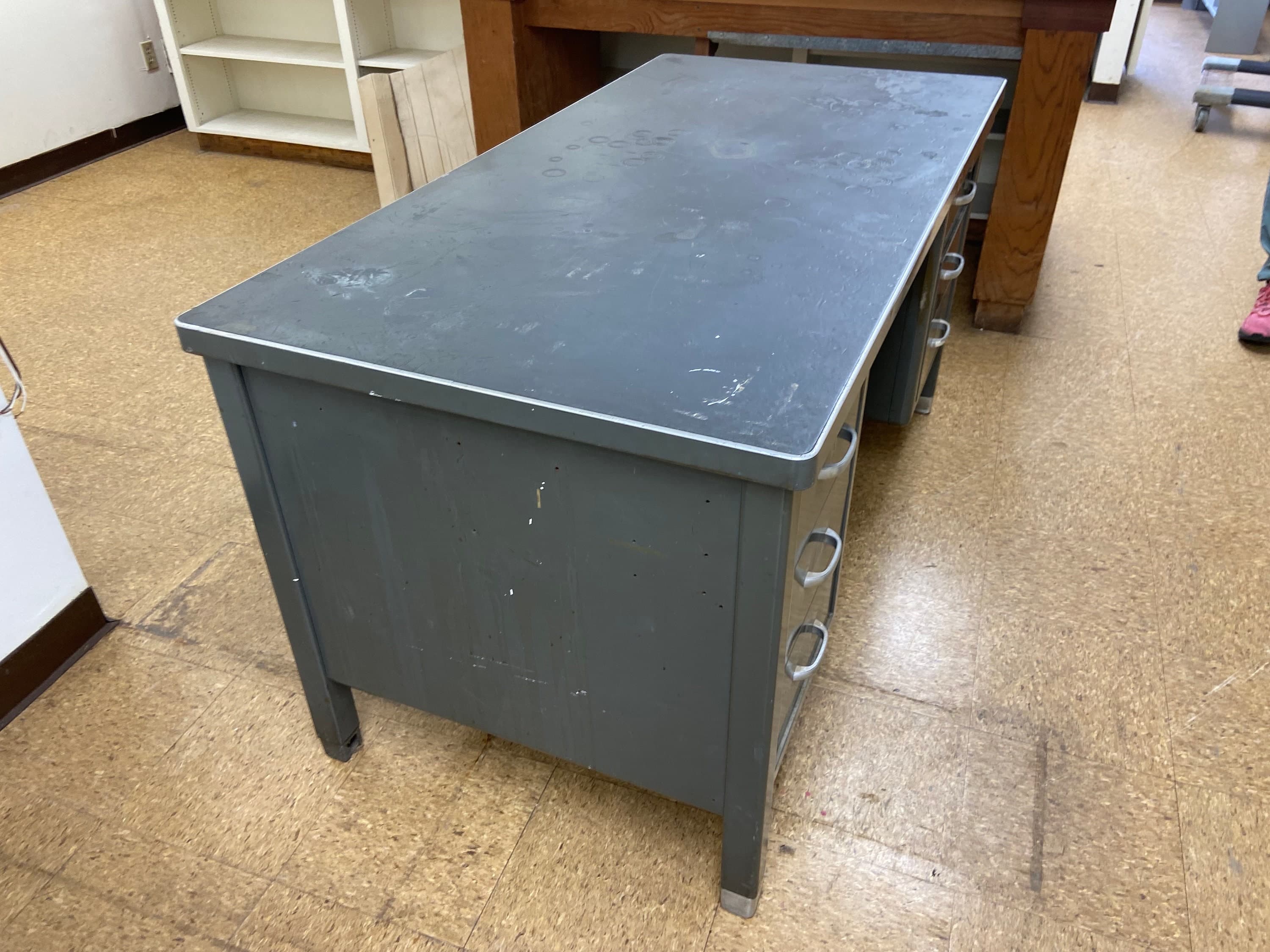 Art metal vintage metal tanker desk with typewriter - Thumbnail 4