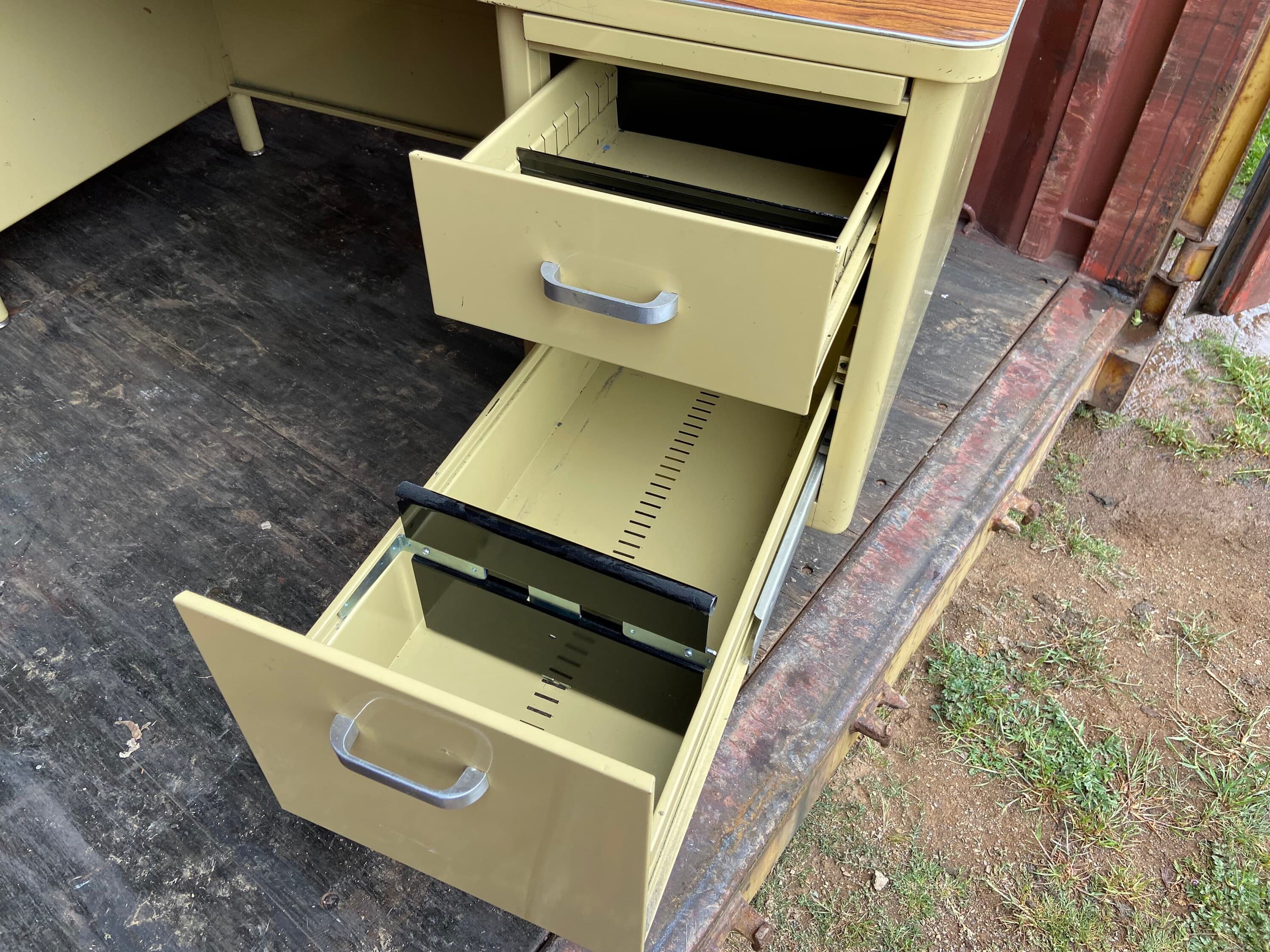 McDowell and Craig vintage metal tanker desk - Thumbnail 5