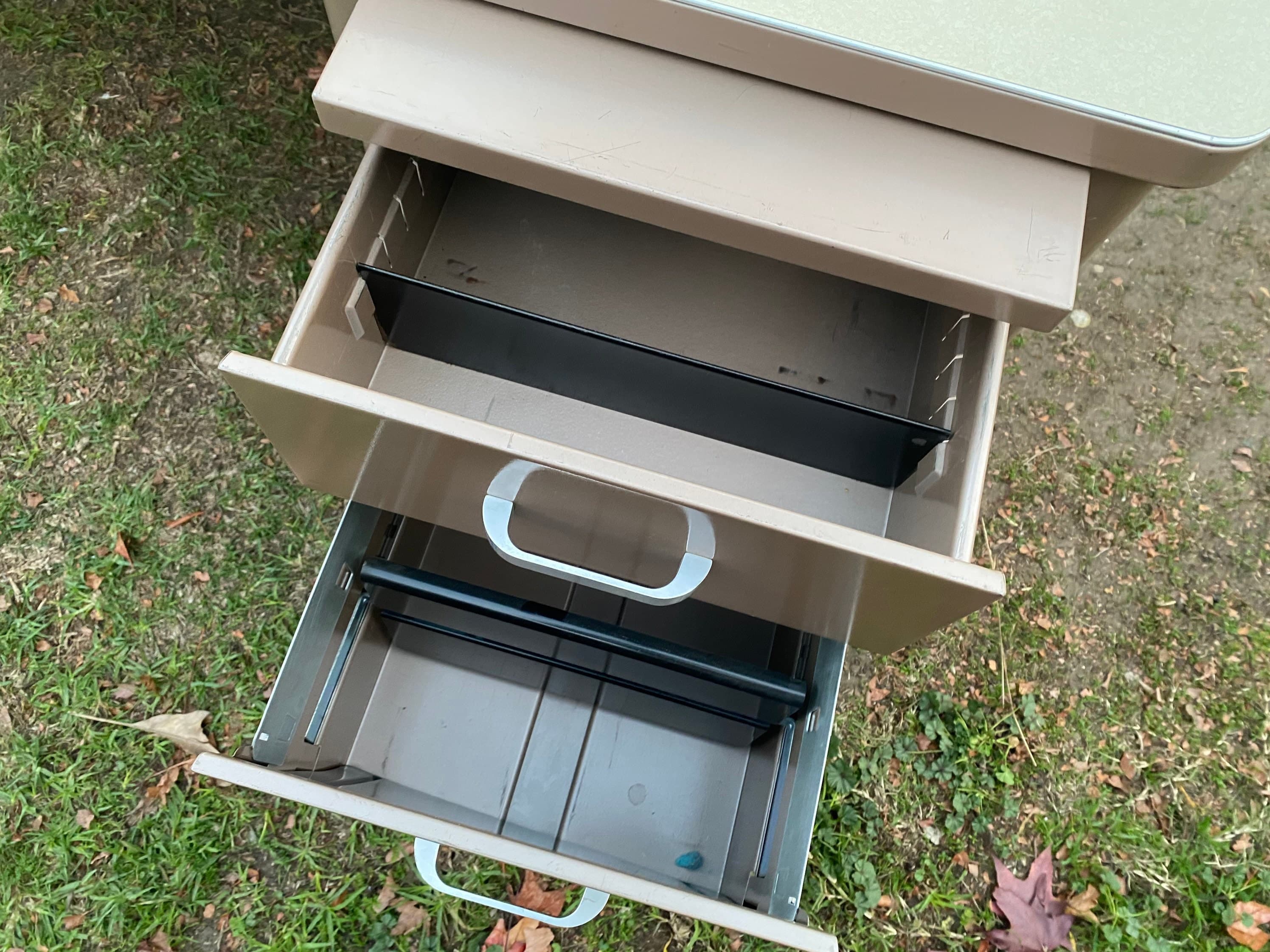 McDowell and Craig vintage metal desk - Thumbnail 8