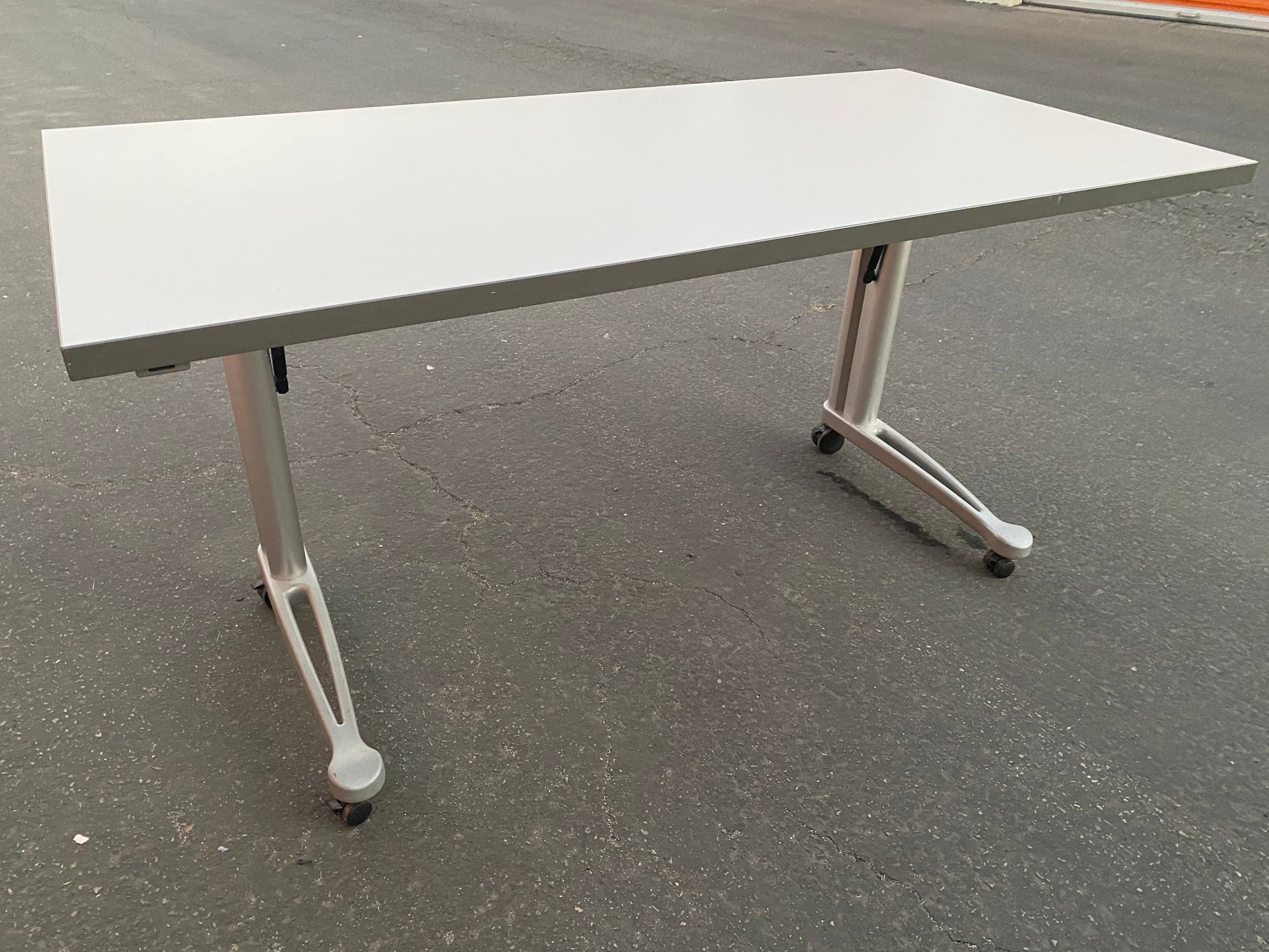 Knoll propeller designer desk table - Thumbnail 2