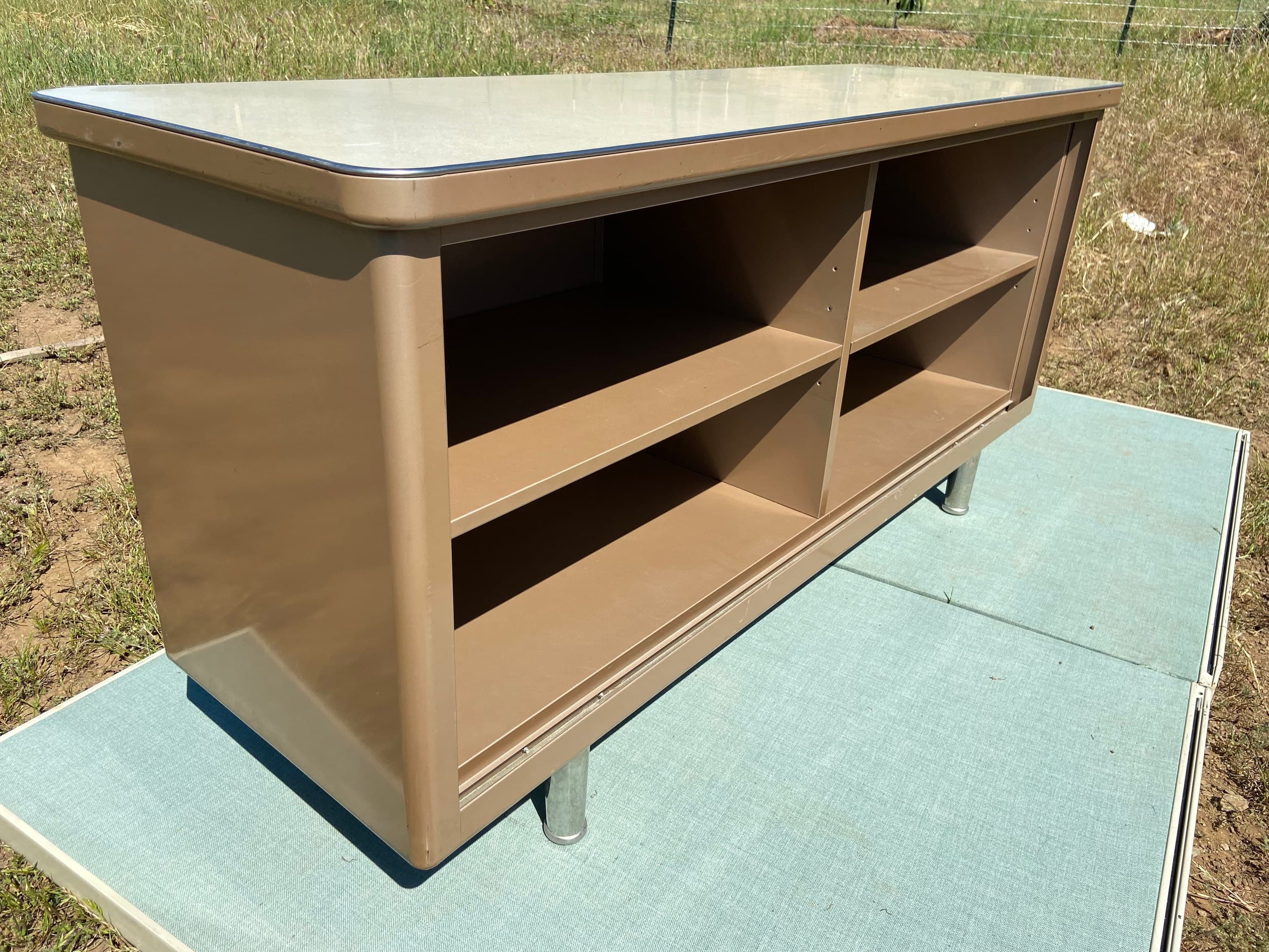 McDowell and Craig style vintage mid century modern credenza sideboard storage cabinet - Thumbnail 3