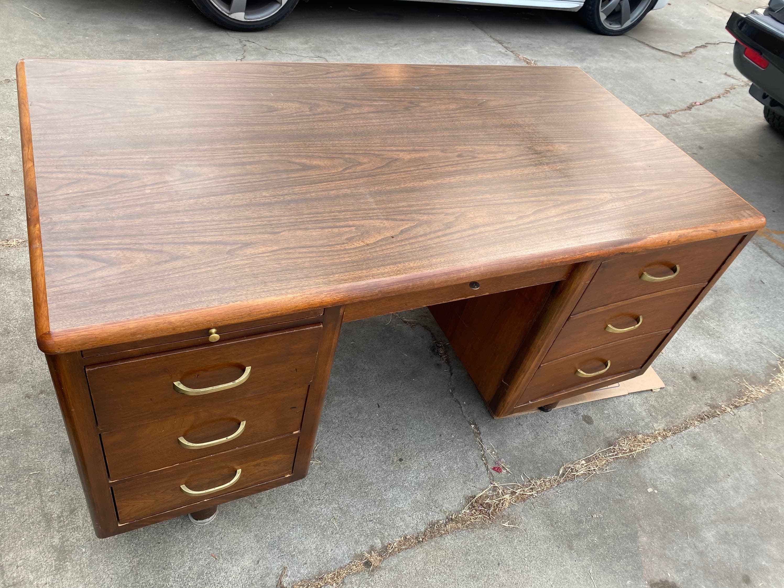 Vintage wooden desk - Thumbnail 3