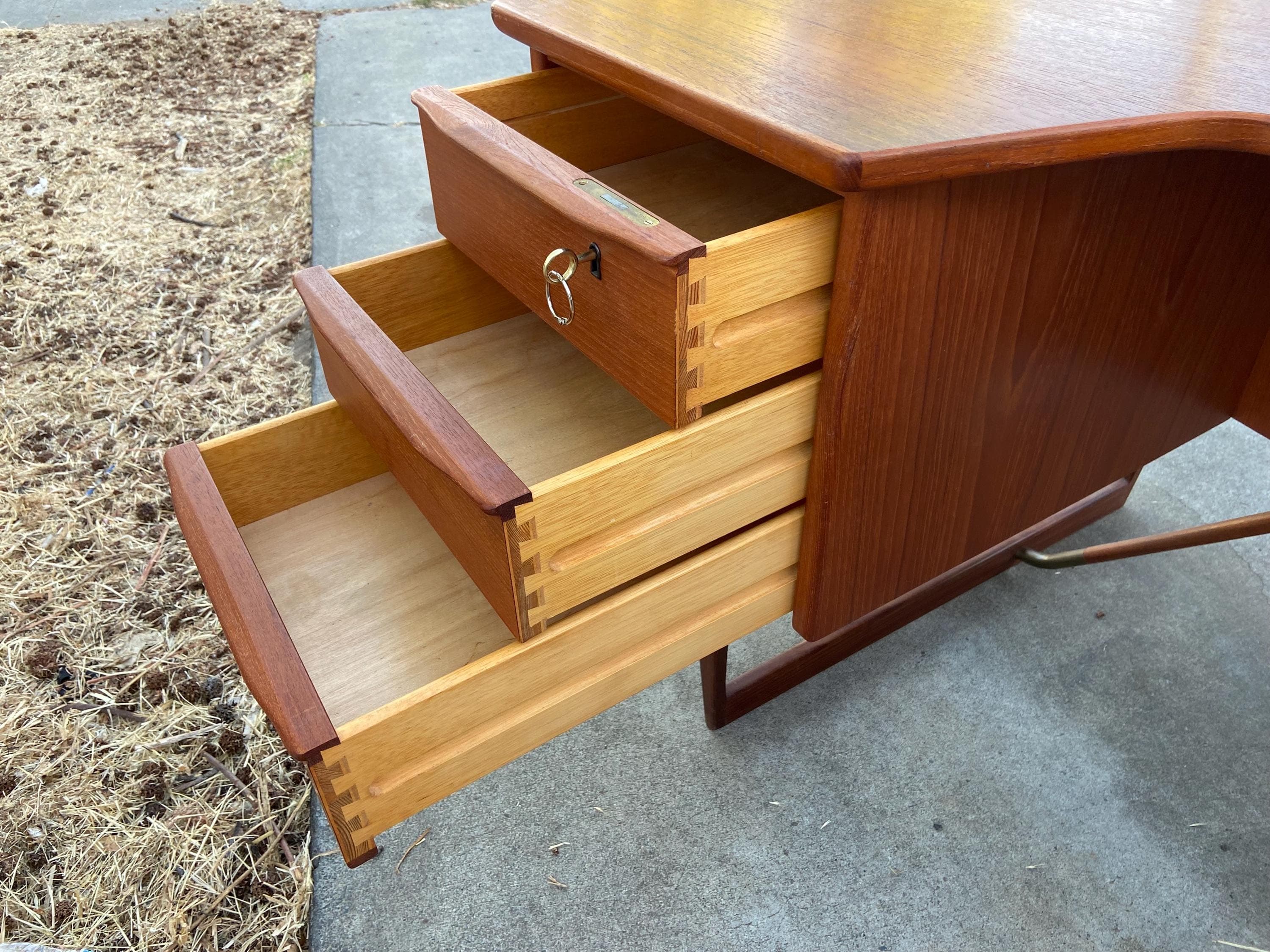 Peter Lovig Nielsen Mcm danish teak boomerang desk - Thumbnail 6