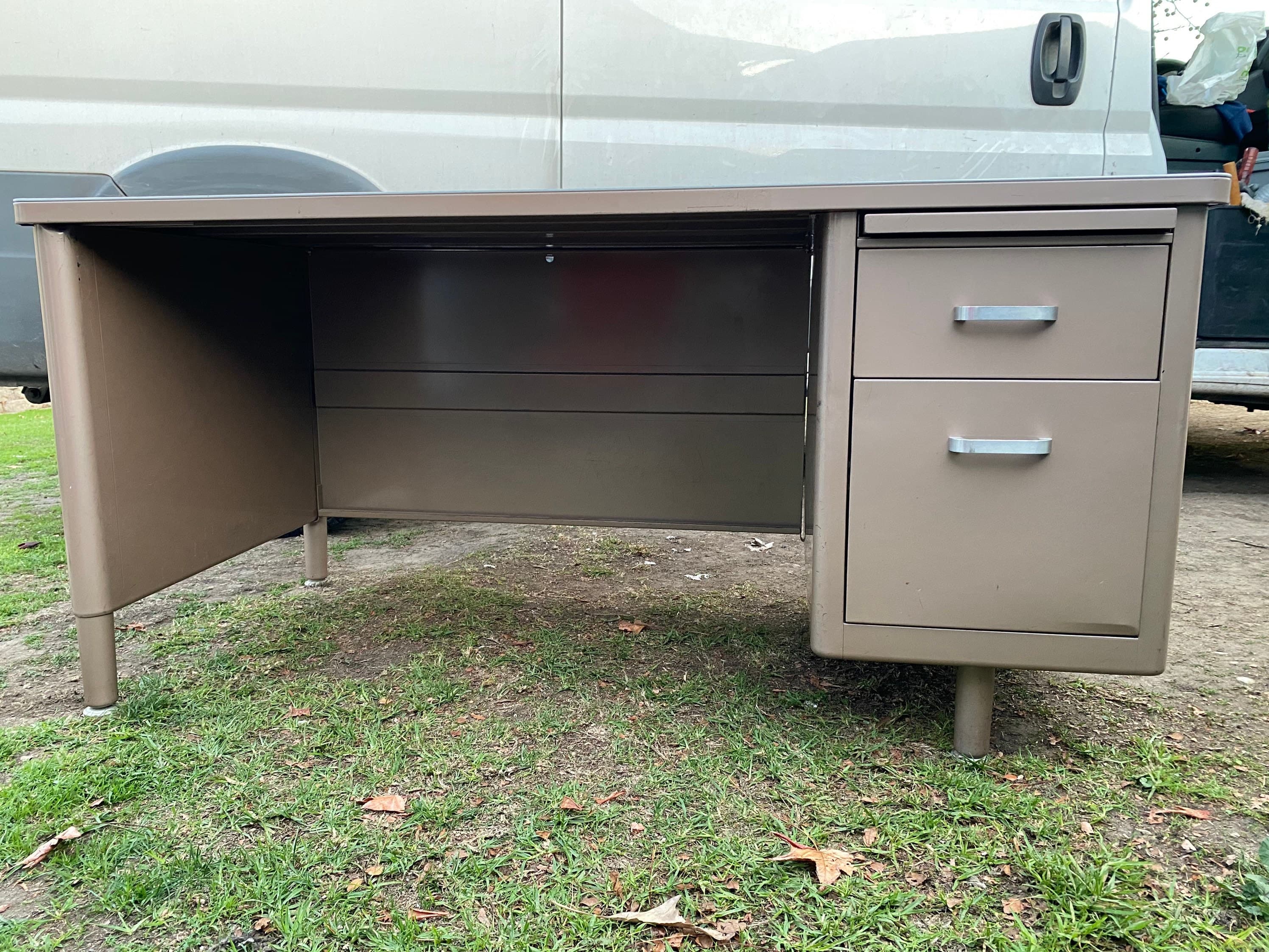 McDowell and Craig vintage metal desk - Thumbnail 4