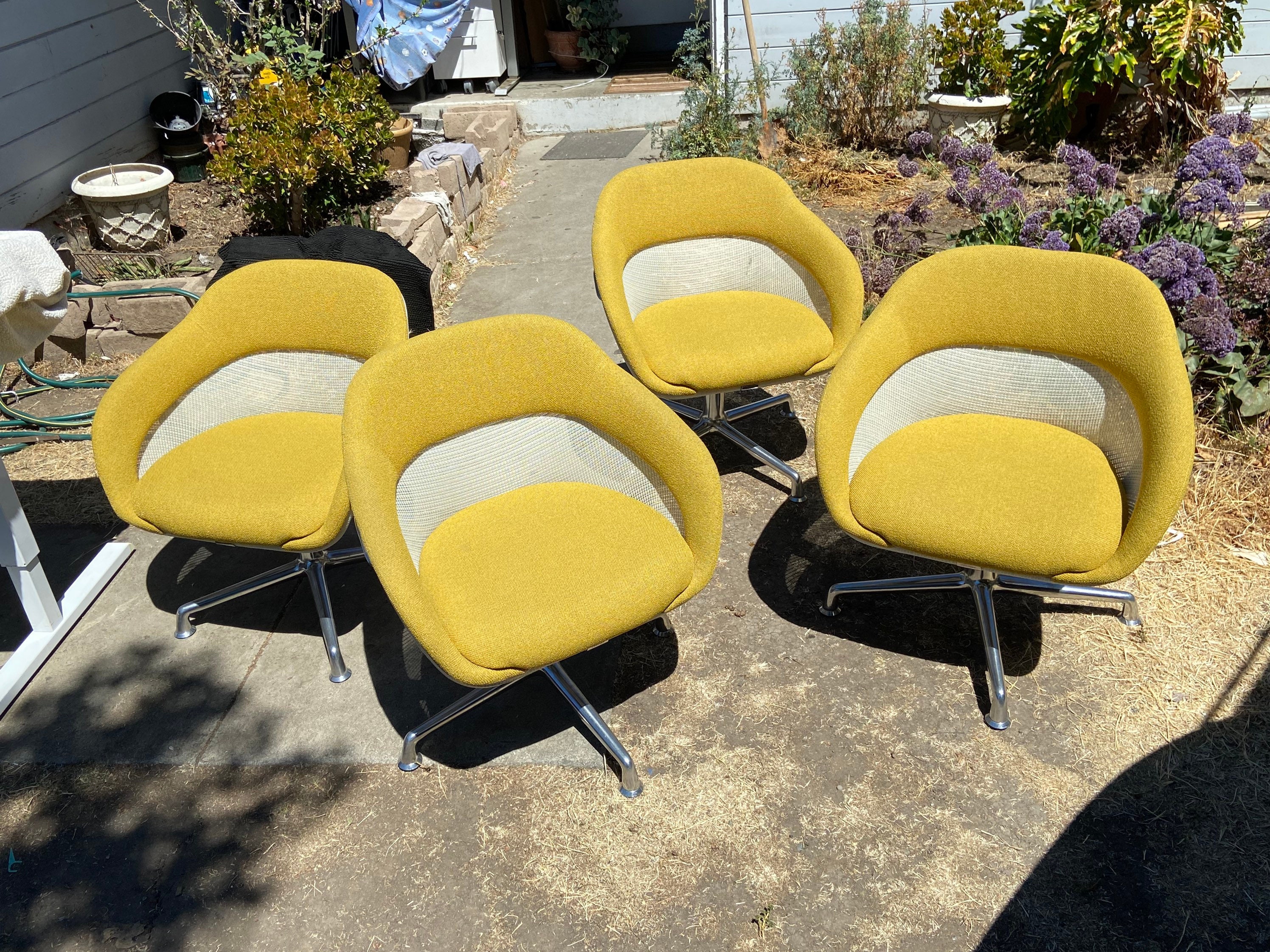 Set of 4 steelcase coalesse s-w 1 swivel lounge chairs set - Image 1