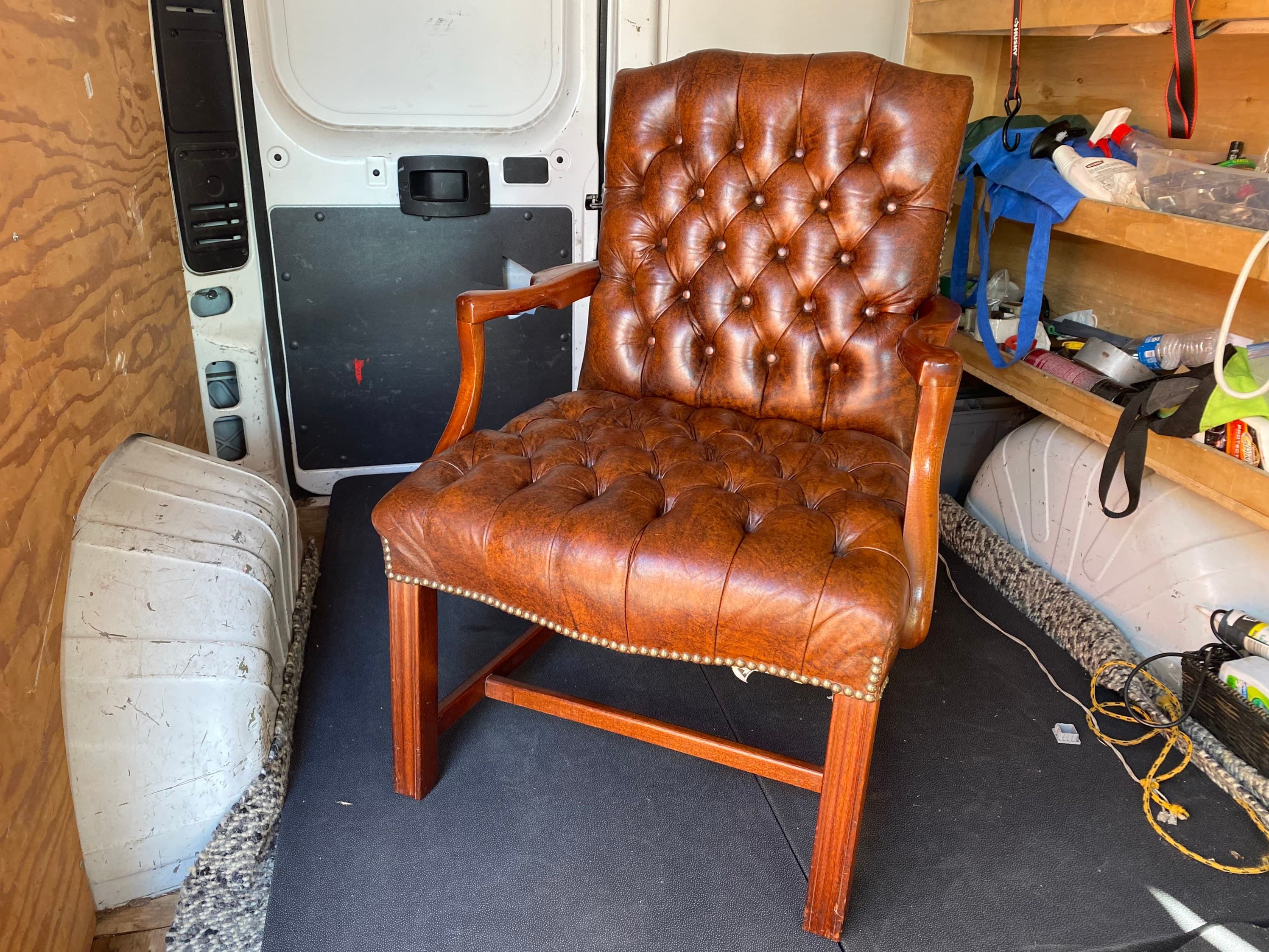 Classic inc furniture vintage chesterfield style guest side chair - Thumbnail 9