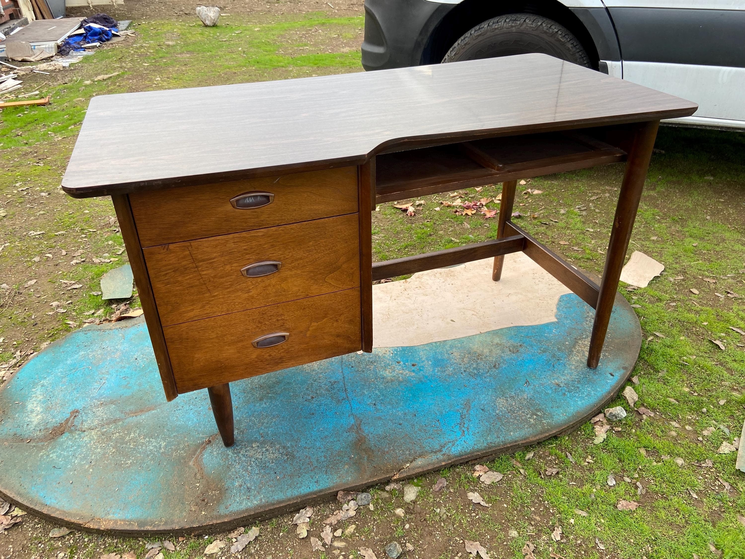 Vintage Mid Century Modern Mainline Hooker Writing Desk needs tlc - Image 1