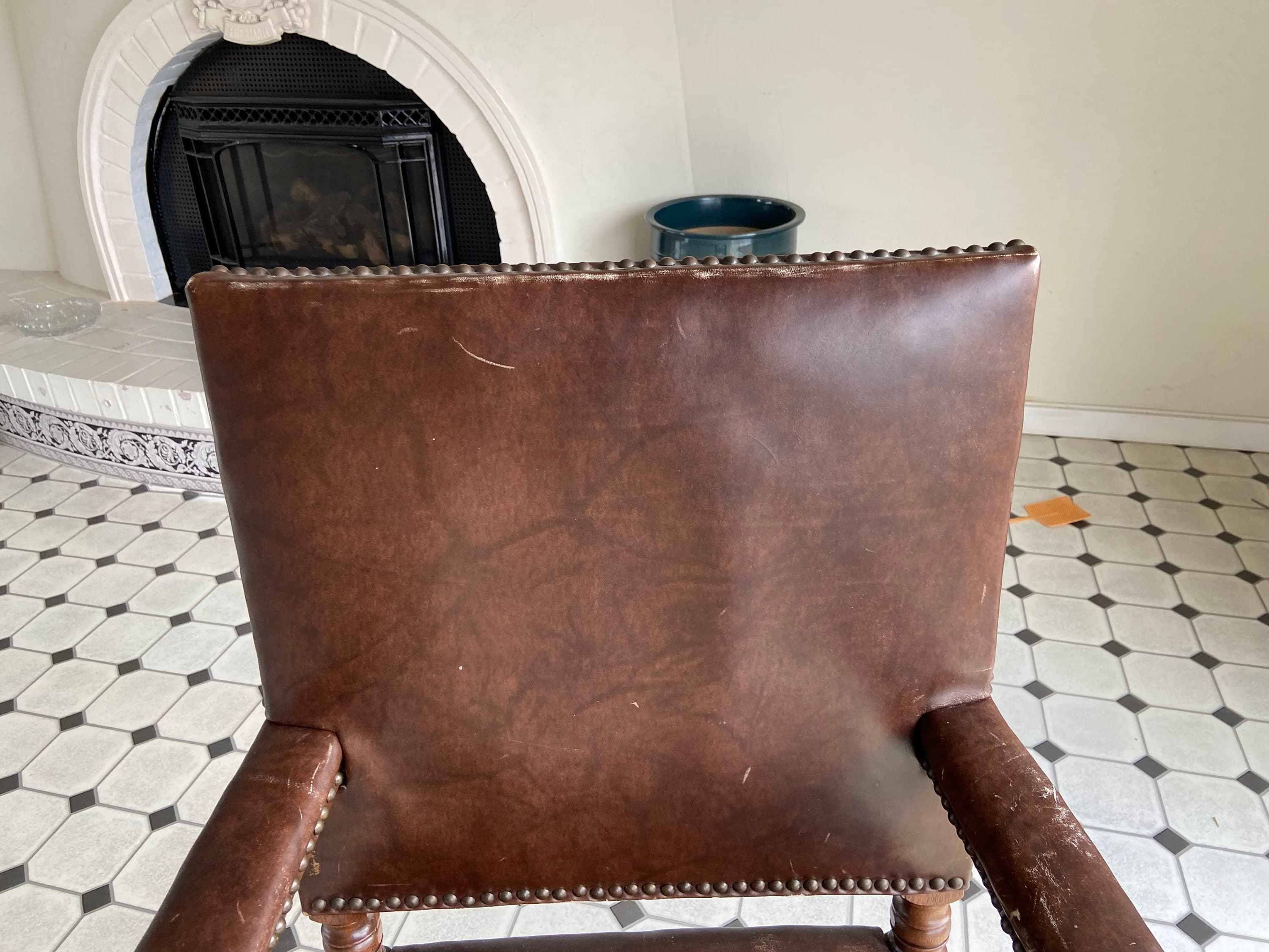 19th century French oak high back leather arm chair - Thumbnail 3