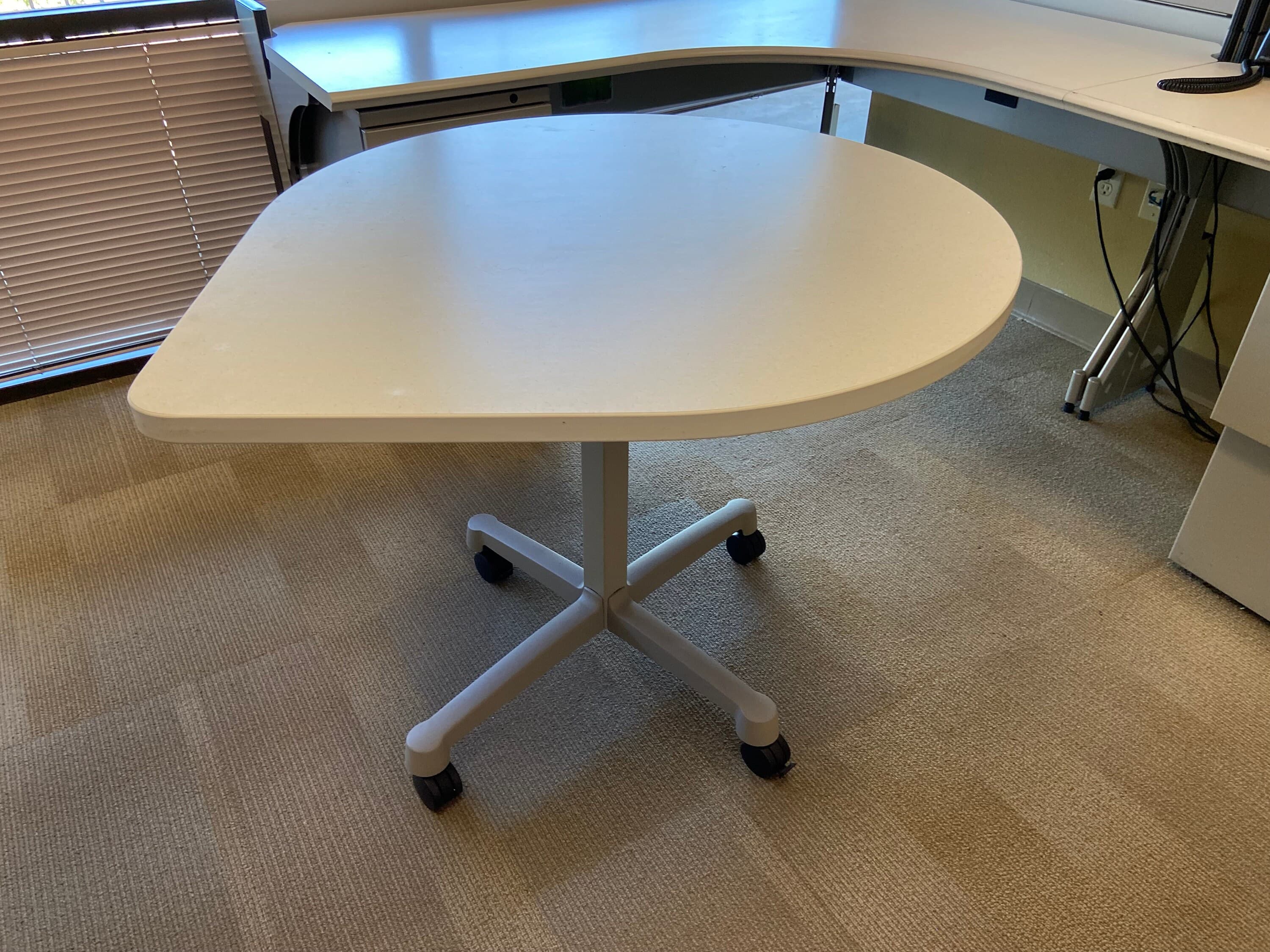 Herman miller tear shaped rolling table - Thumbnail 7