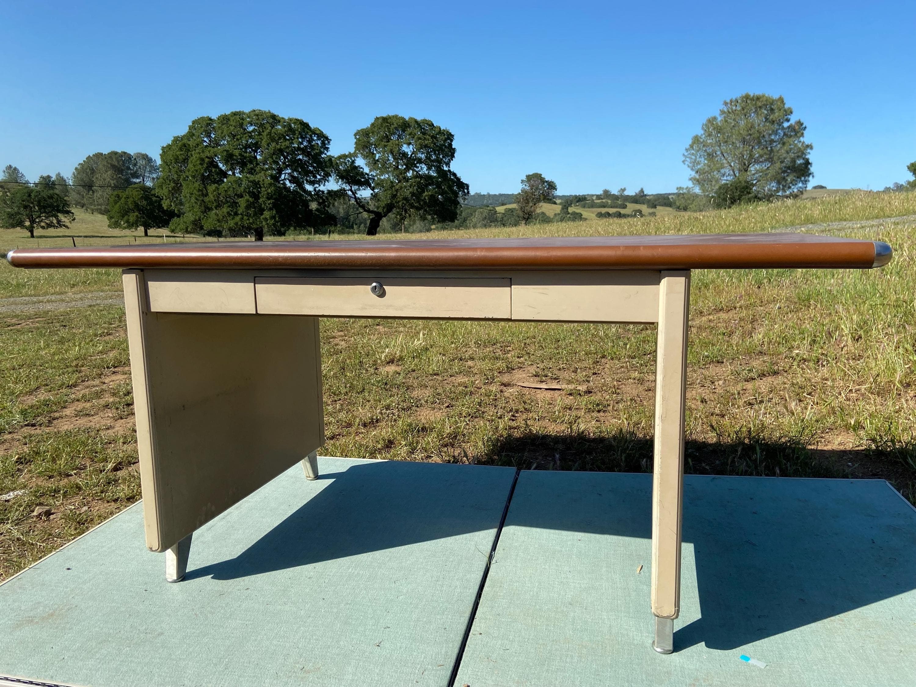 Shaw walker vintage mid century modern metal tanker desk - Image 1