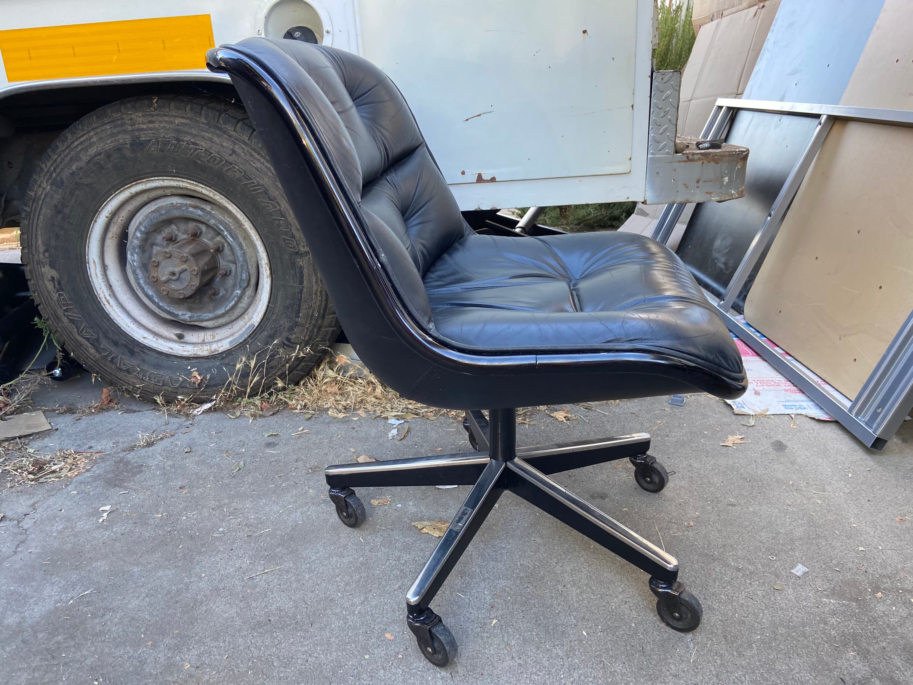 Knoll Charles pollock leather executive desk chair - Thumbnail 3