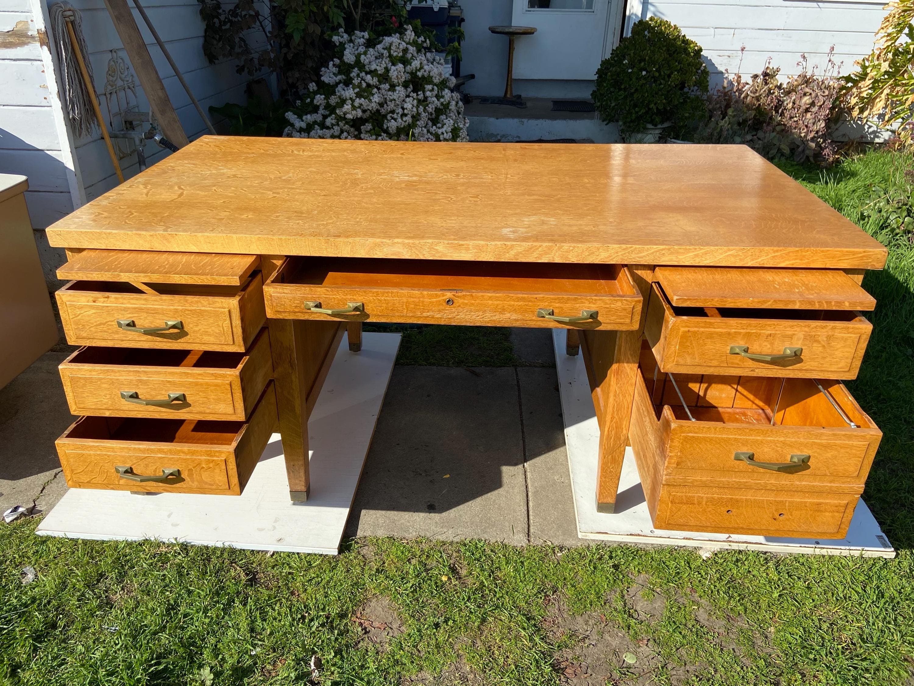antique quarter sawn executive golden oak writing desk - Thumbnail 2