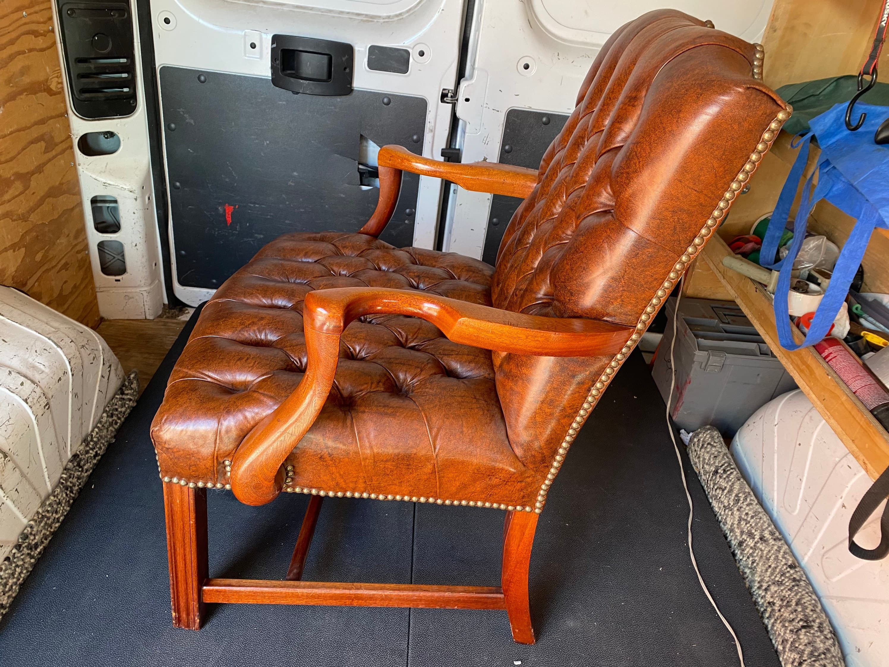 Classic inc furniture vintage chesterfield style guest side chair - Thumbnail 4