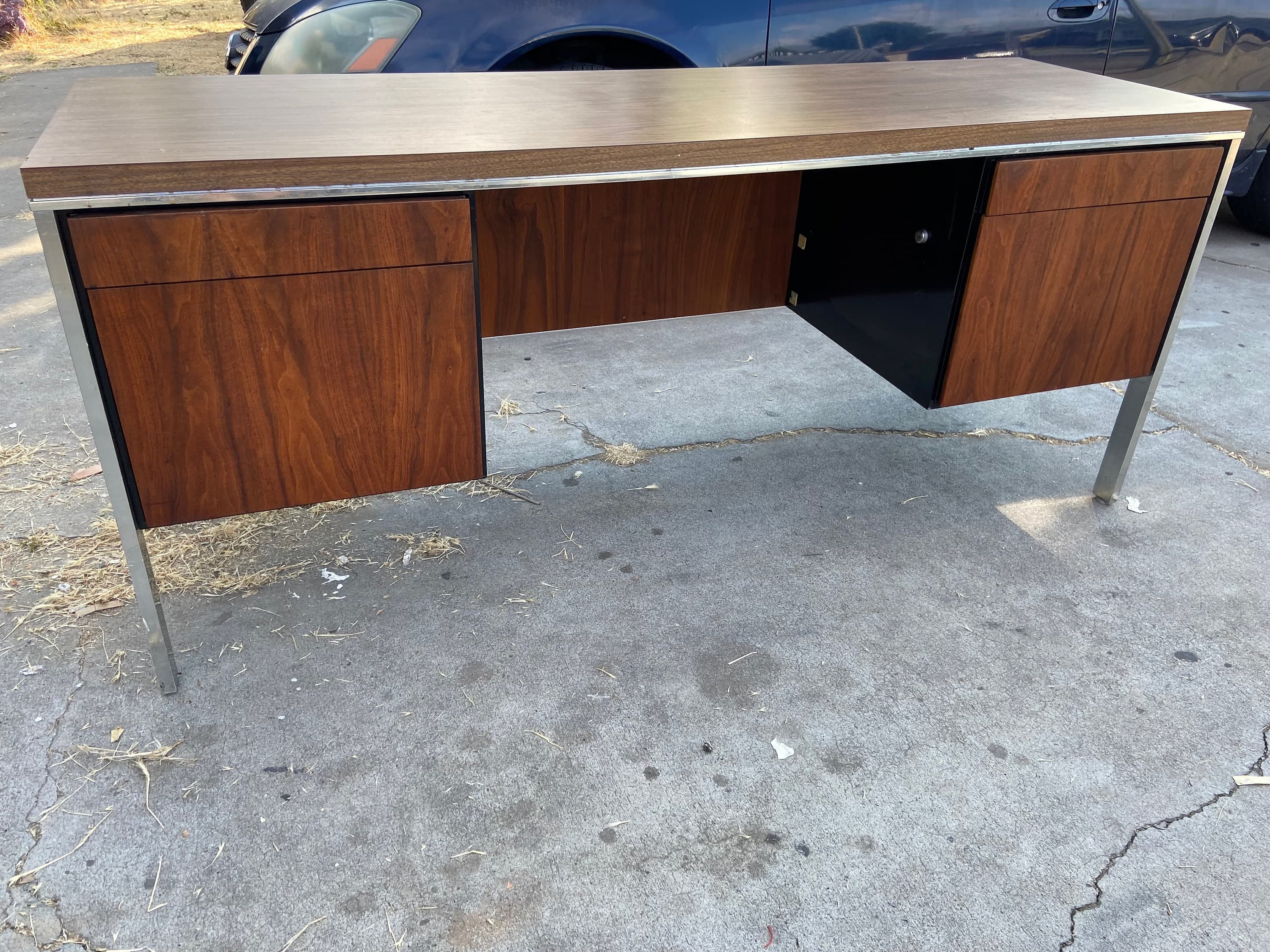 Knoll style vintage mid century modern credenza - Thumbnail 6