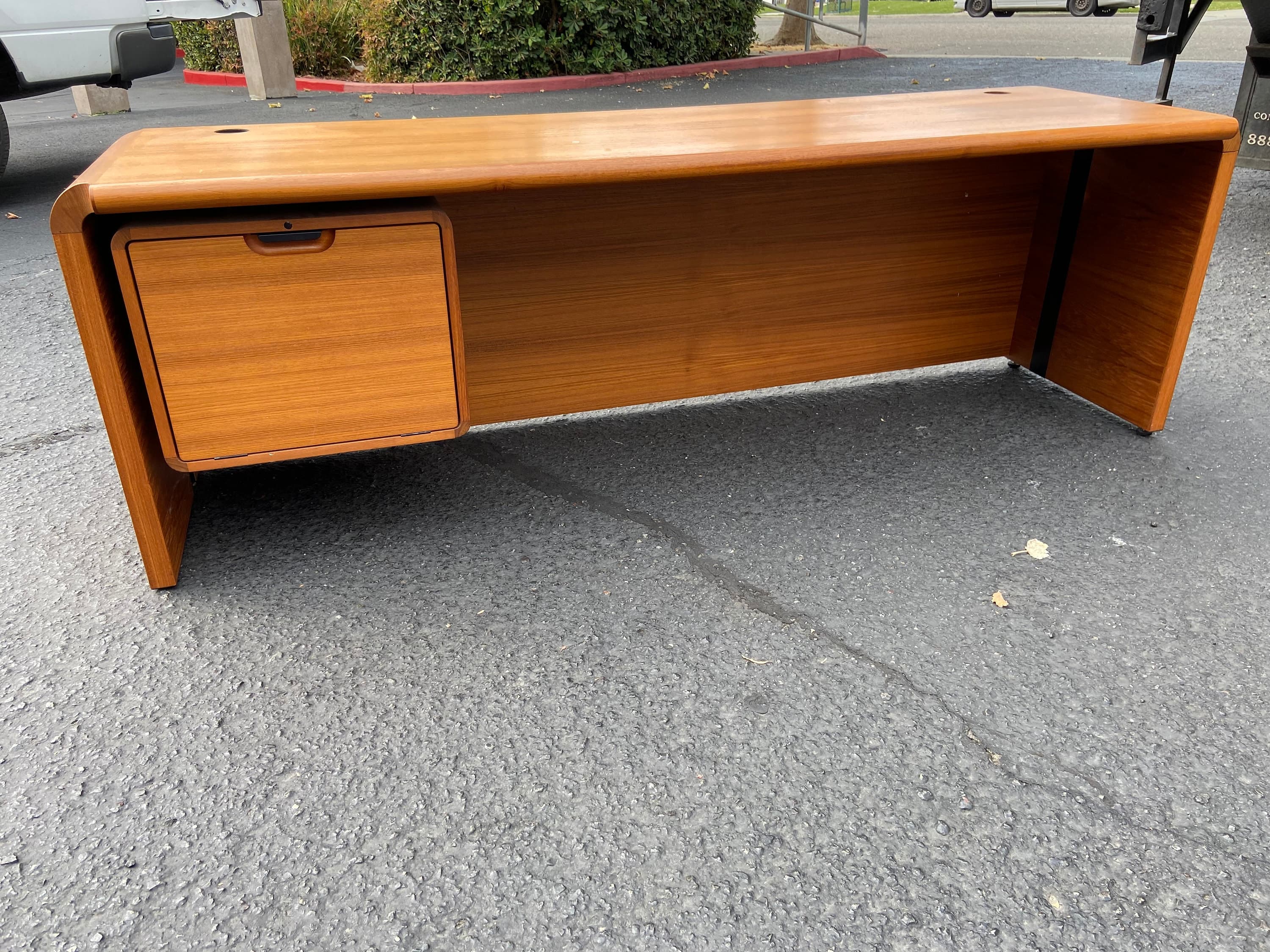 Vintage danish teak style oak credenza - Image 1
