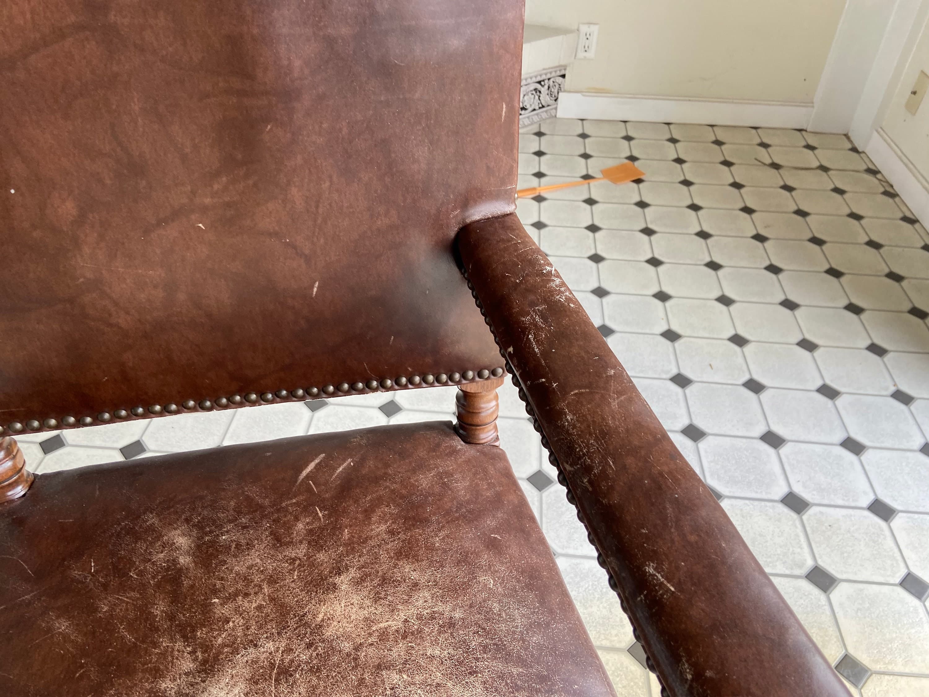 19th century French oak high back leather arm chair - Thumbnail 4