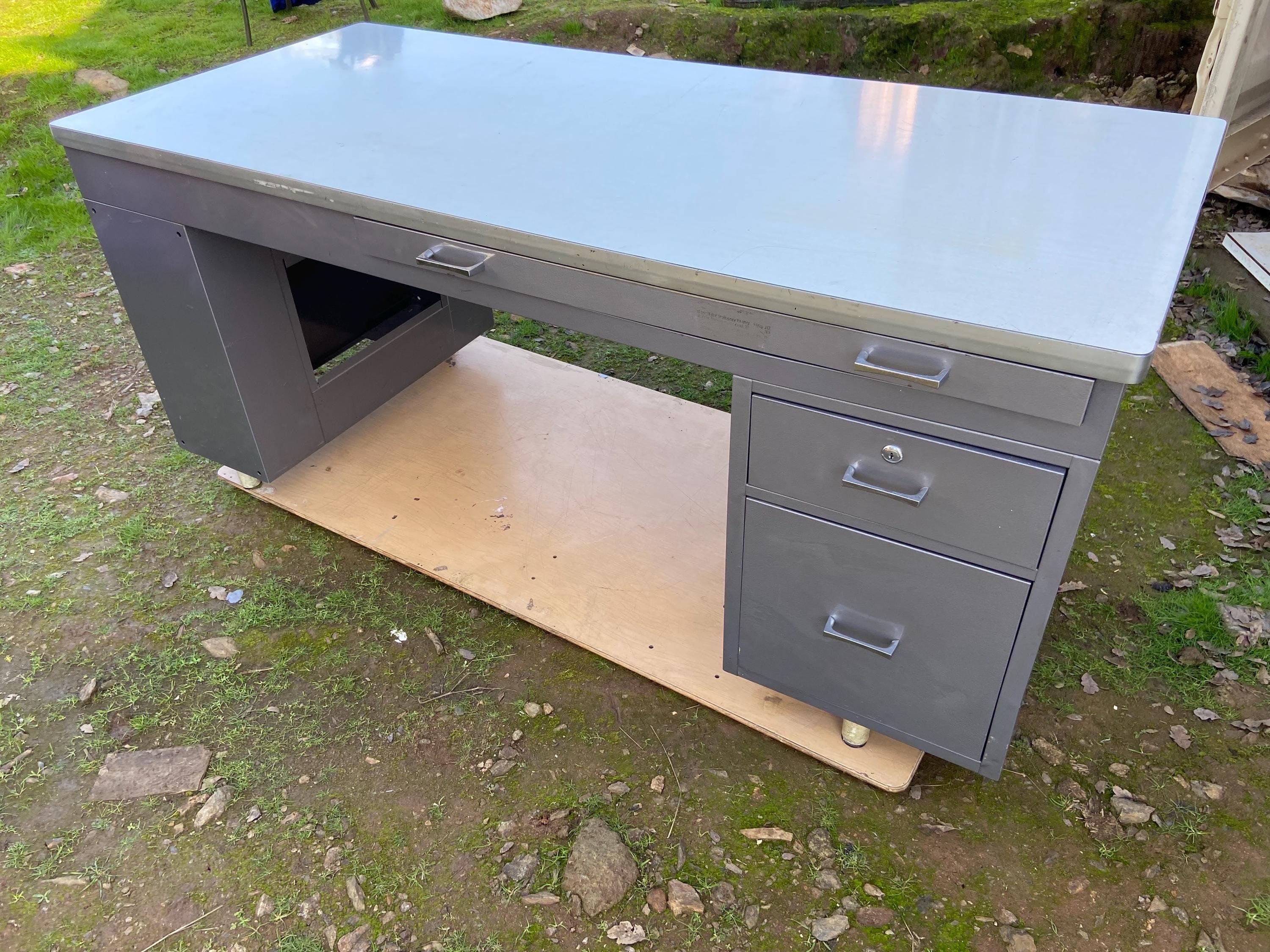 Vintage mid century modern metal tanker desk credenza workbench - Thumbnail 2