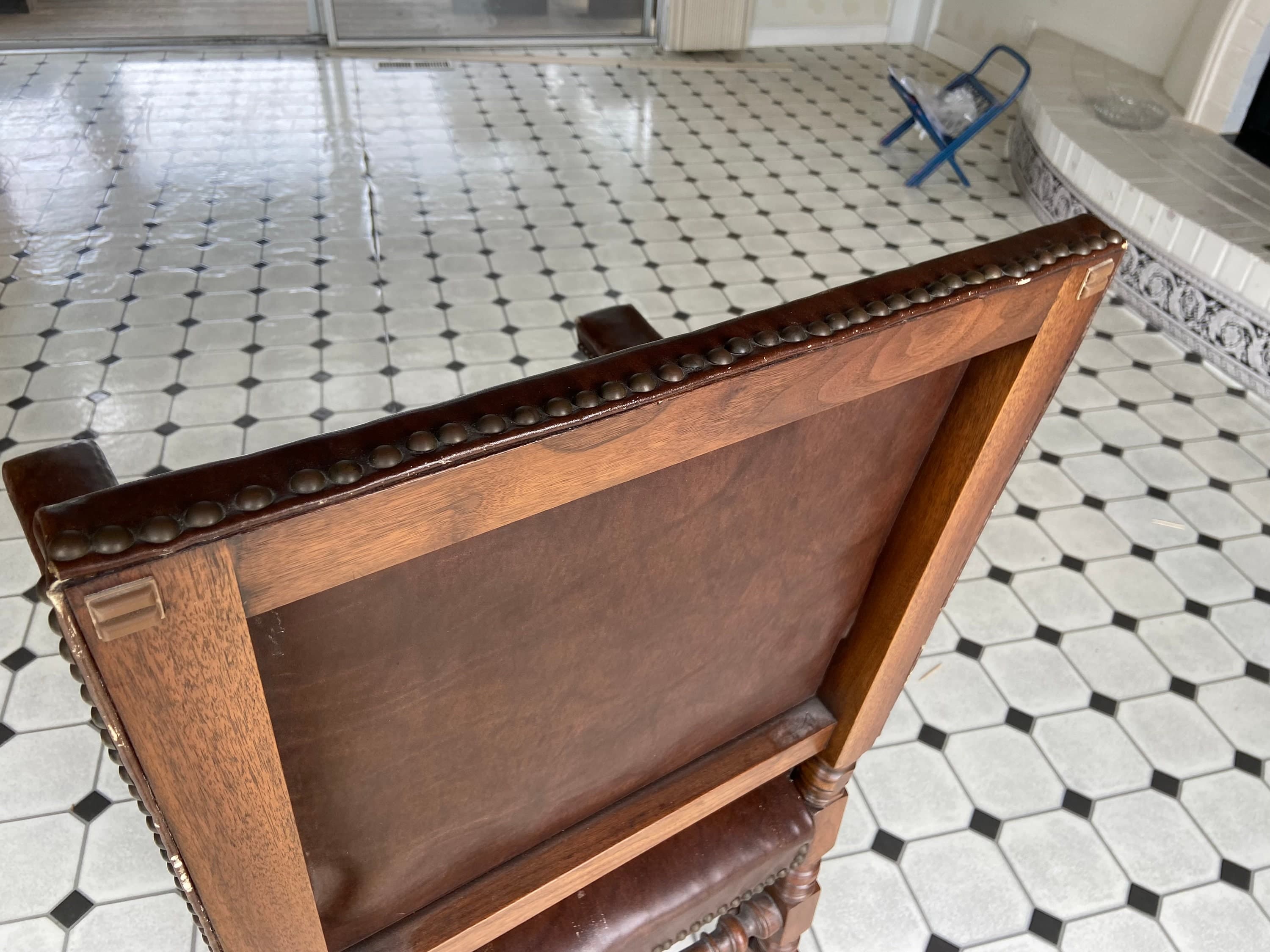 19th century French oak high back leather arm chair - Thumbnail 8