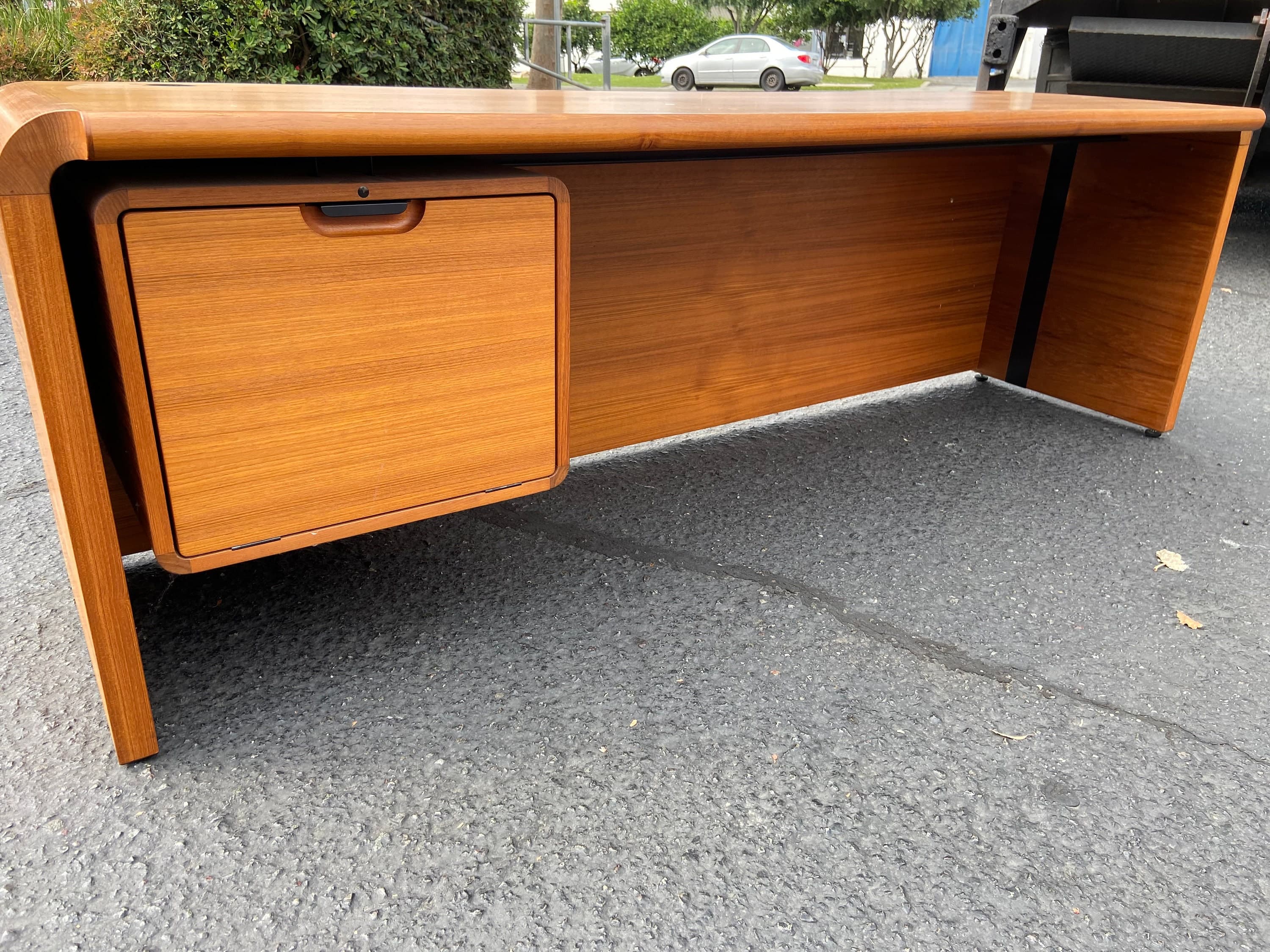 Vintage danish teak style oak credenza - Thumbnail 7