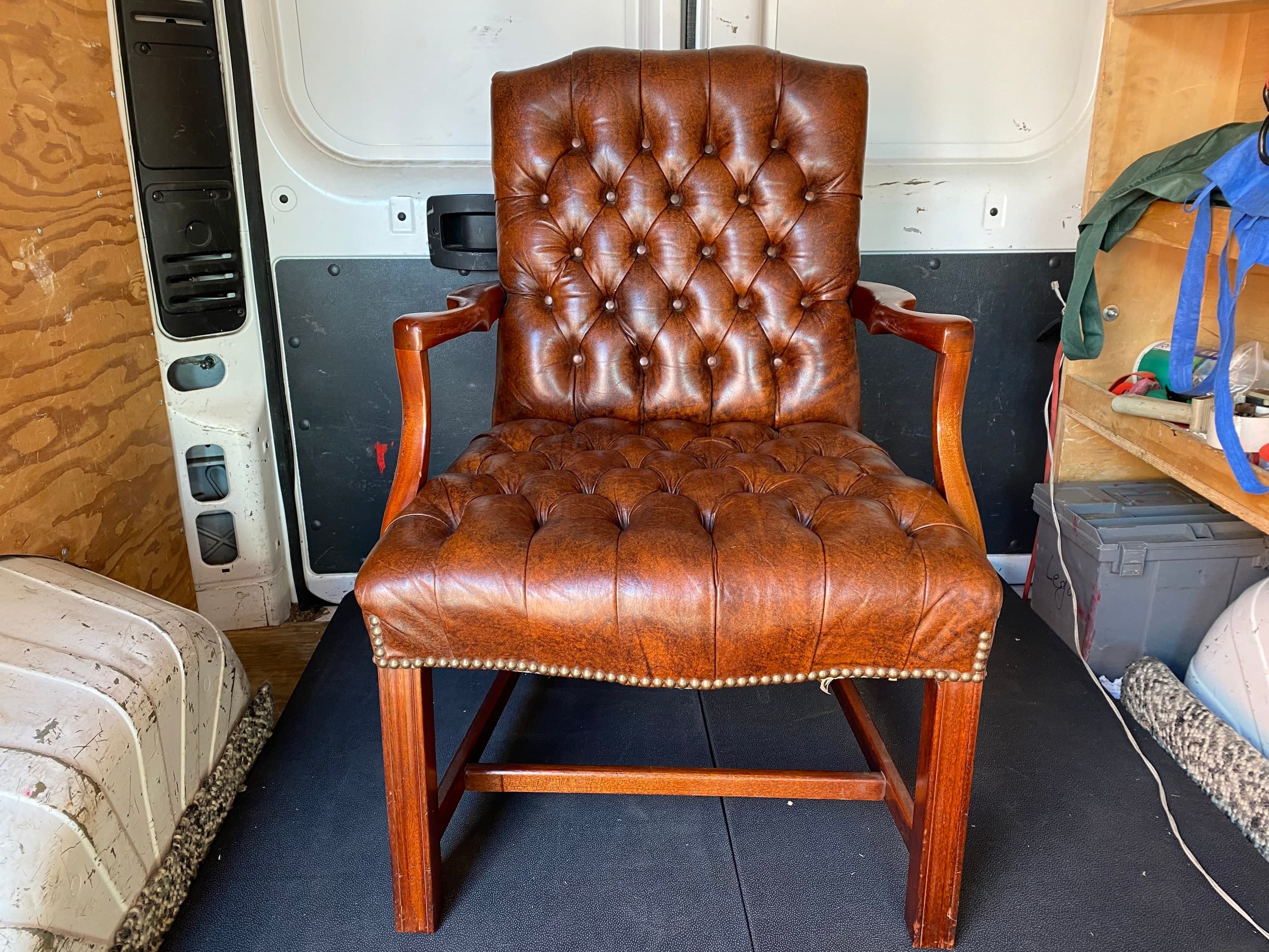 Classic inc furniture vintage chesterfield style guest side chair - Thumbnail 8