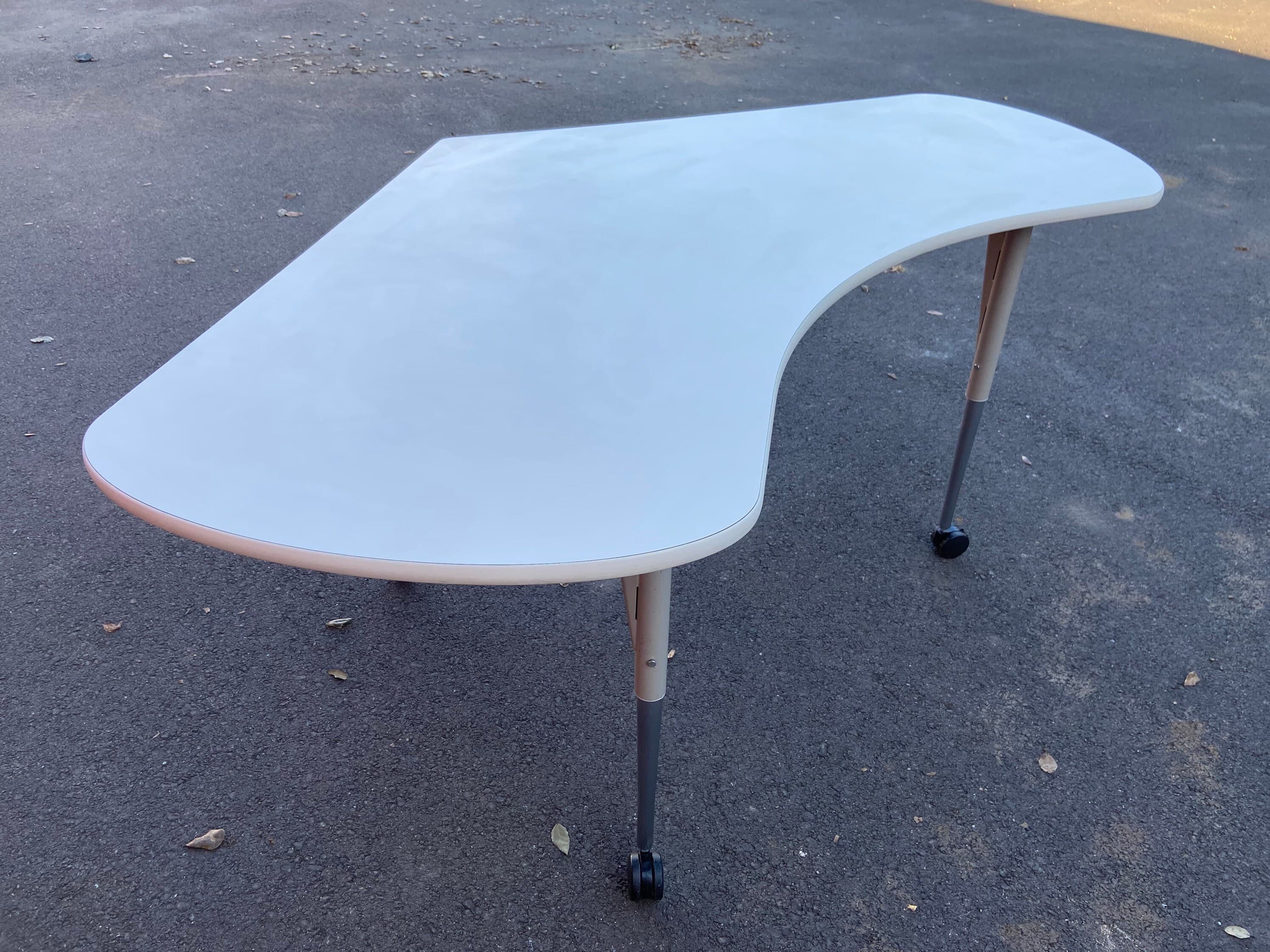 Vintage Herman Miller rolling table - Thumbnail 8