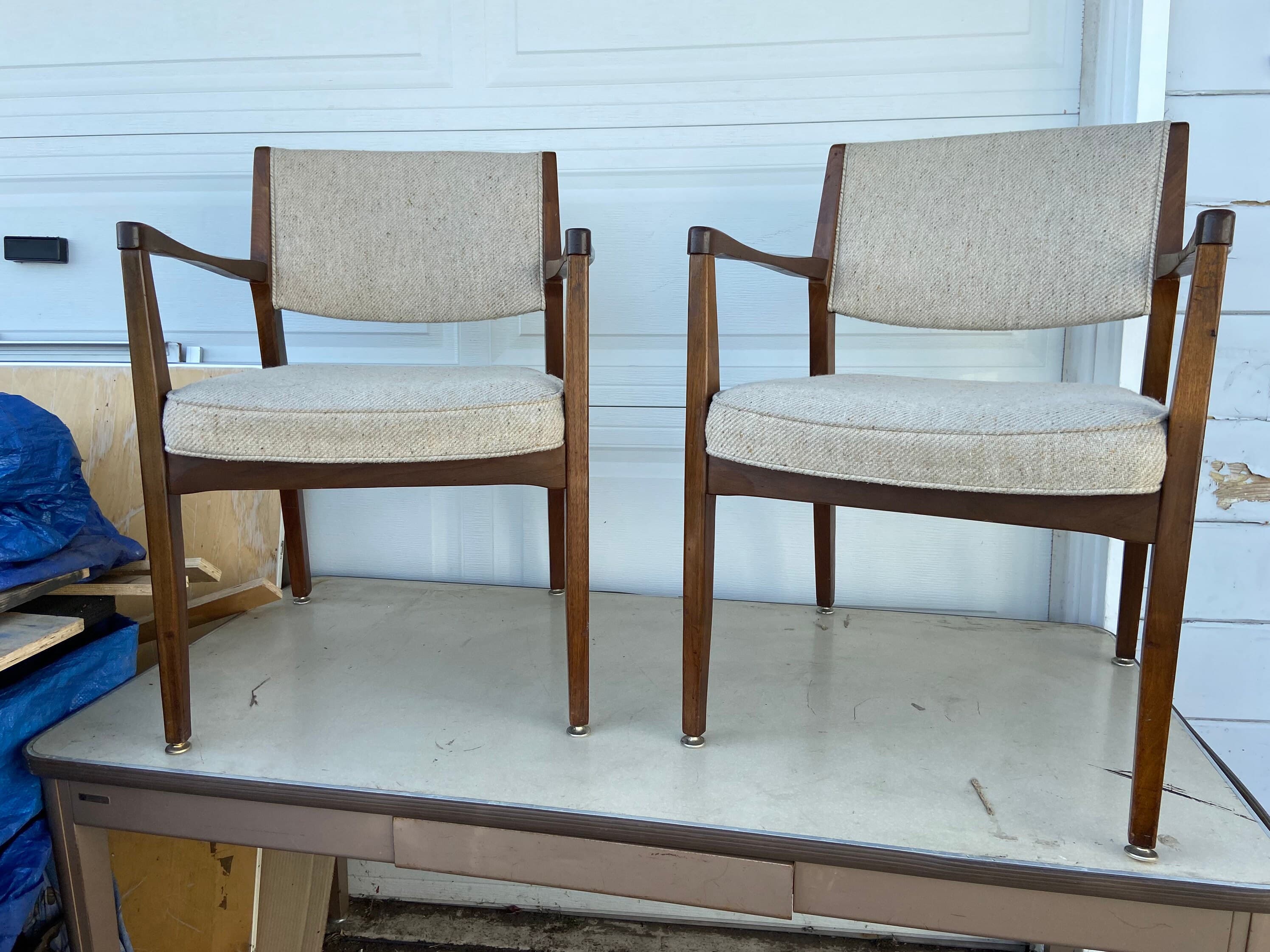Vintage mid century modern accent armchairs set of 2 - Image 1