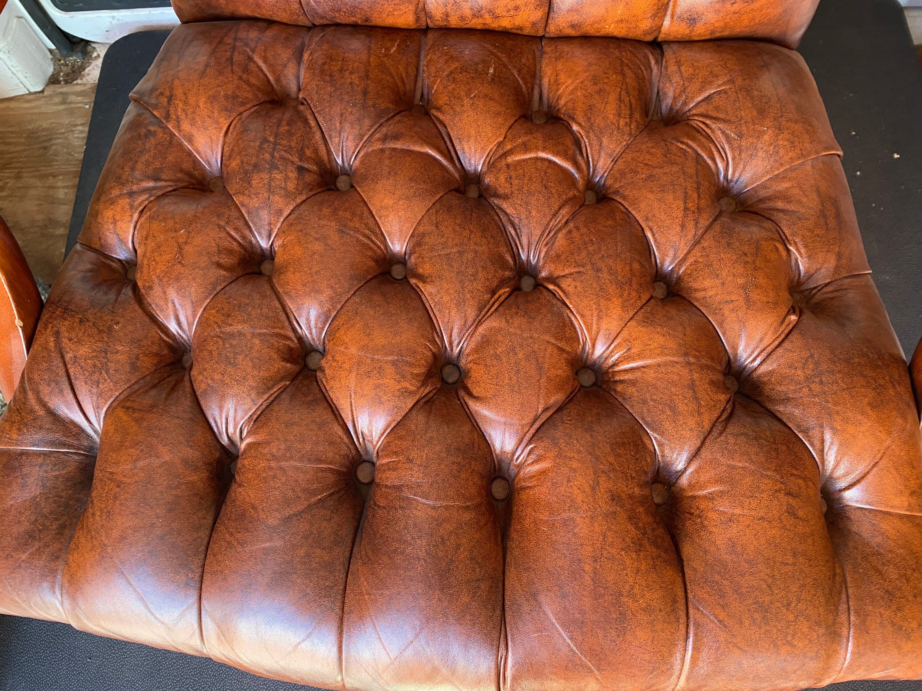 Classic inc furniture vintage chesterfield style guest side chair - Thumbnail 5