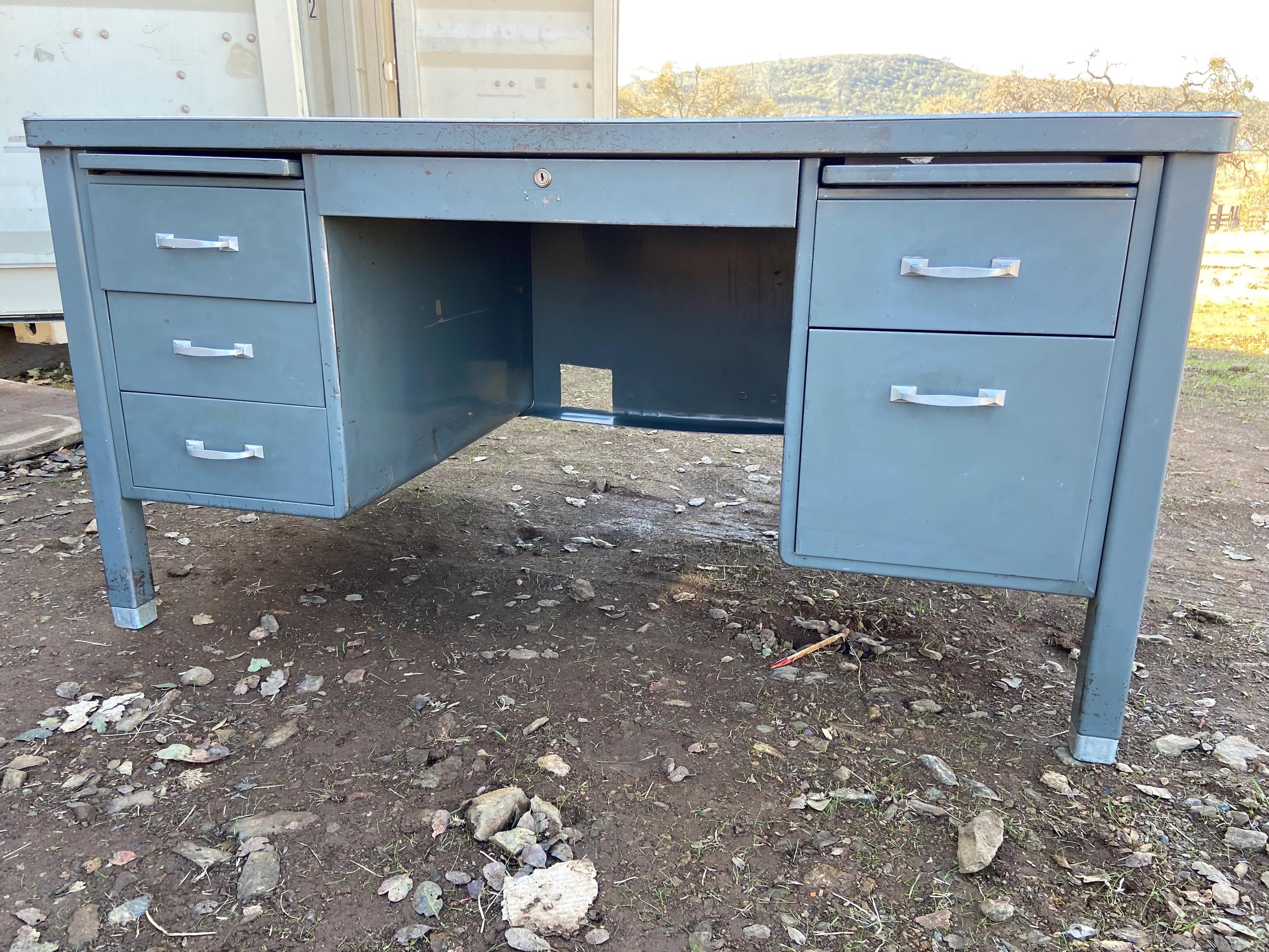 vintage mid century modern metal tanker desk - Image 1