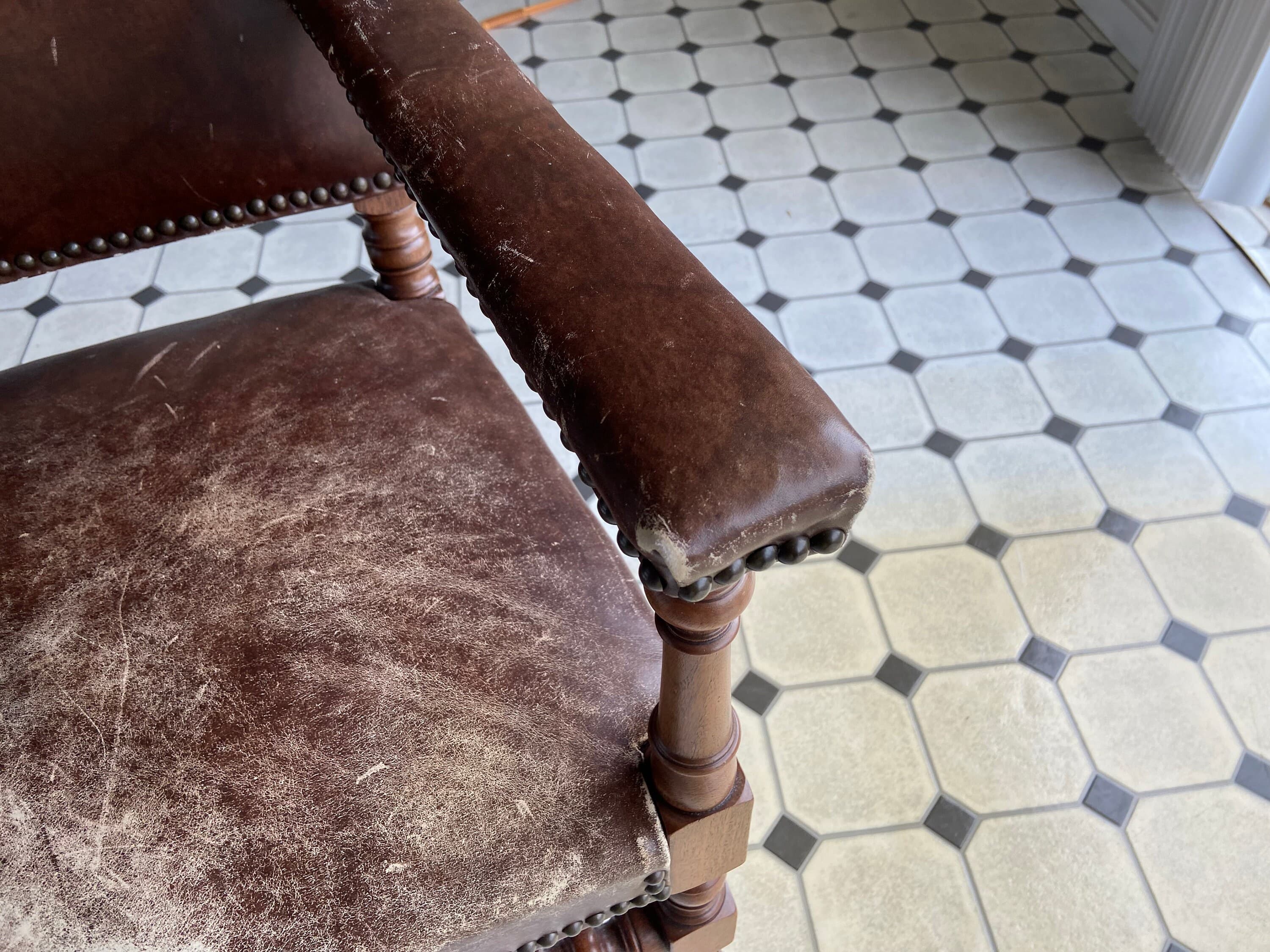 19th century French oak high back leather arm chair - Thumbnail 5