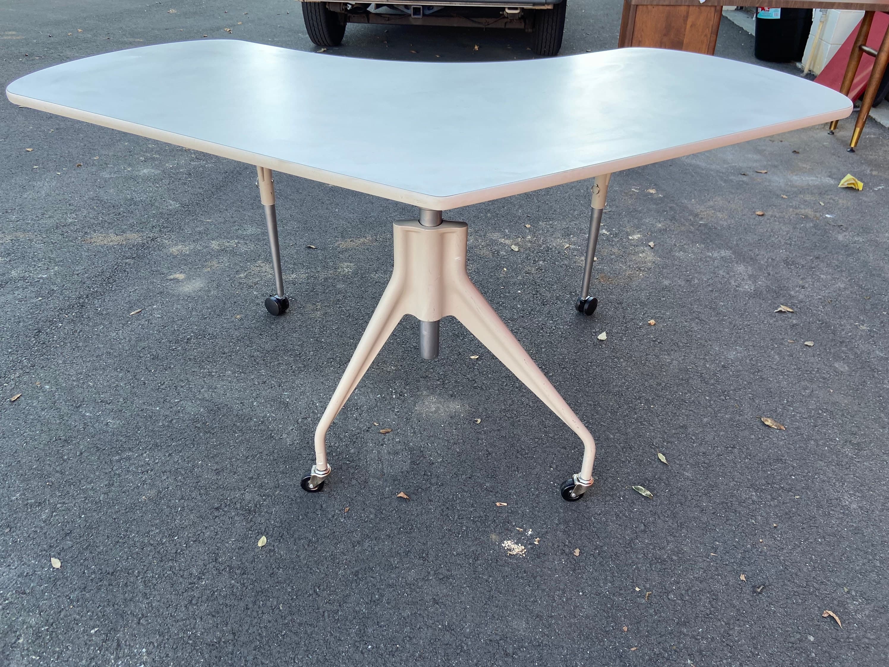 Vintage Herman Miller rolling table - Thumbnail 4