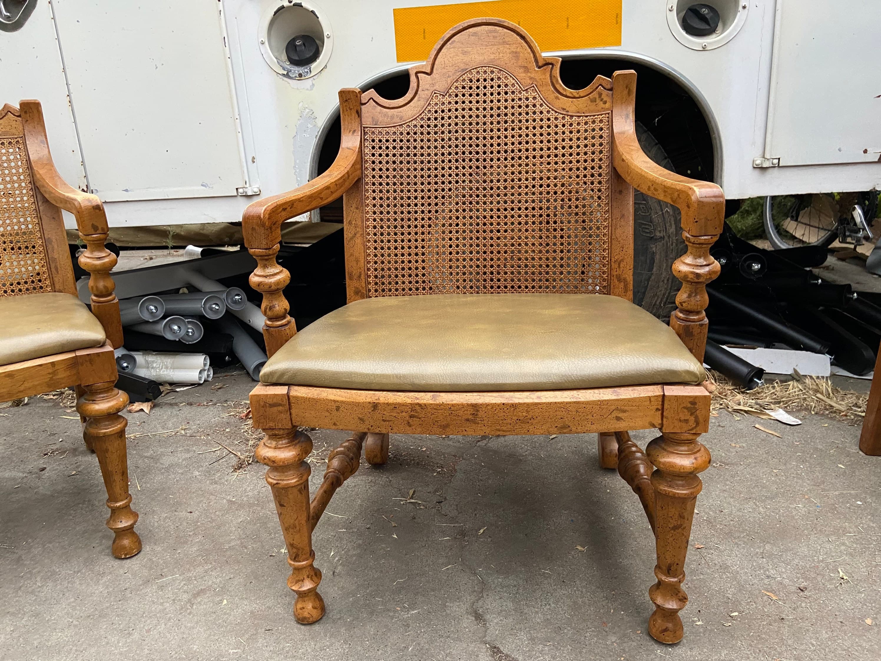 Vintage French provincial Drexel furniture arm chairs set of 4 - Thumbnail 9