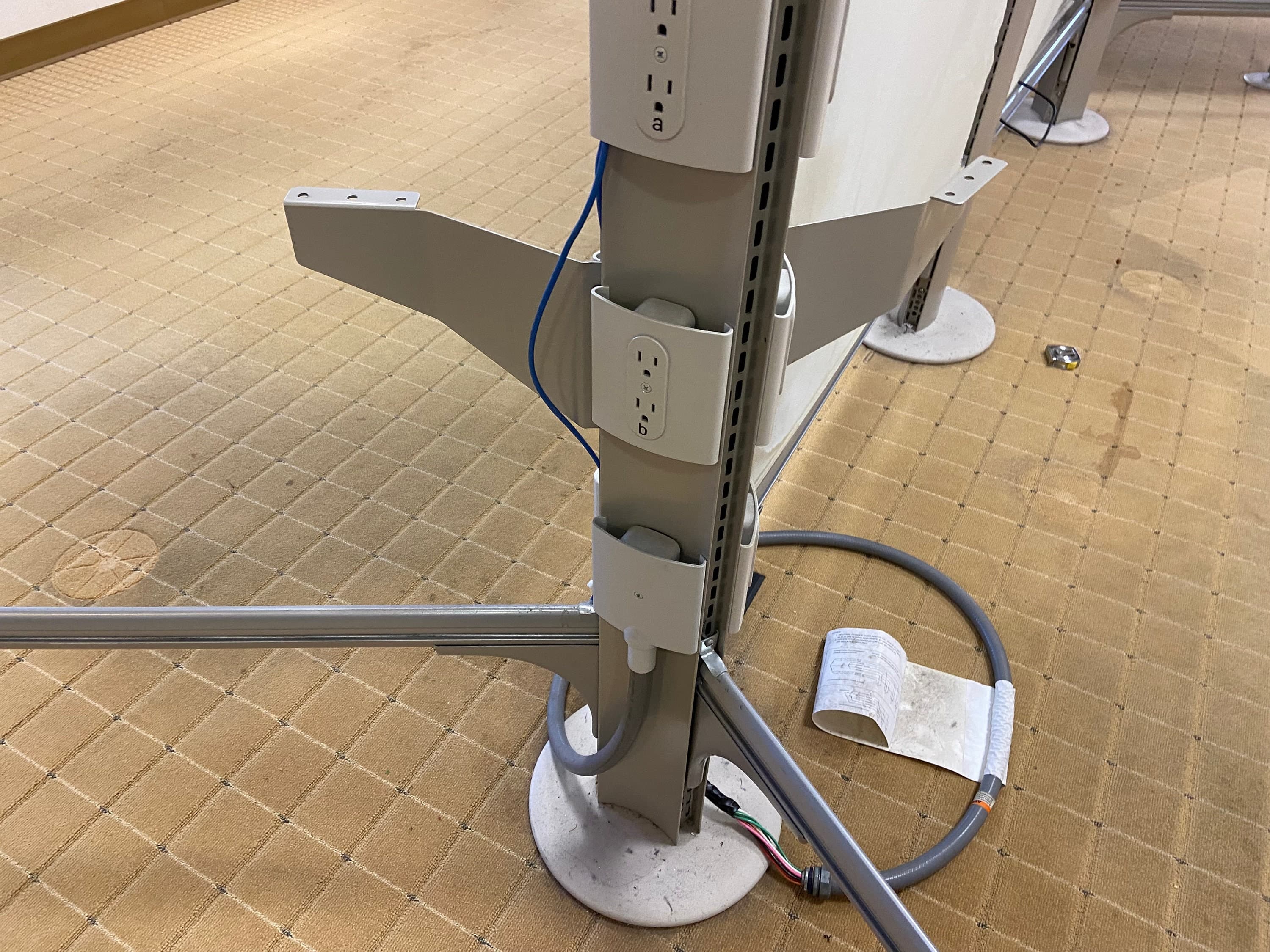 Vintage herman miller resolve workstations for 6 - Thumbnail 10