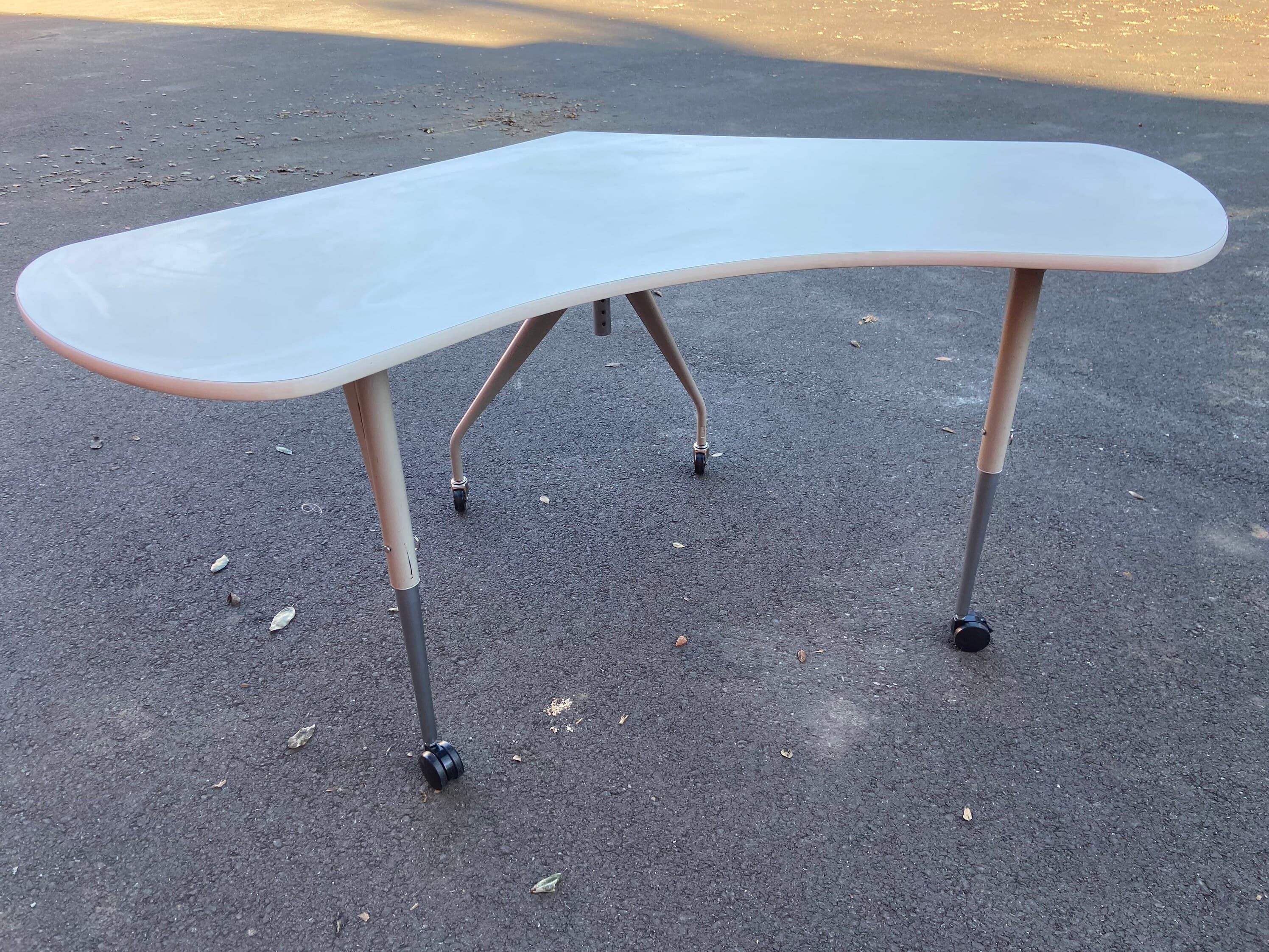 Vintage Herman Miller rolling table - Thumbnail 2