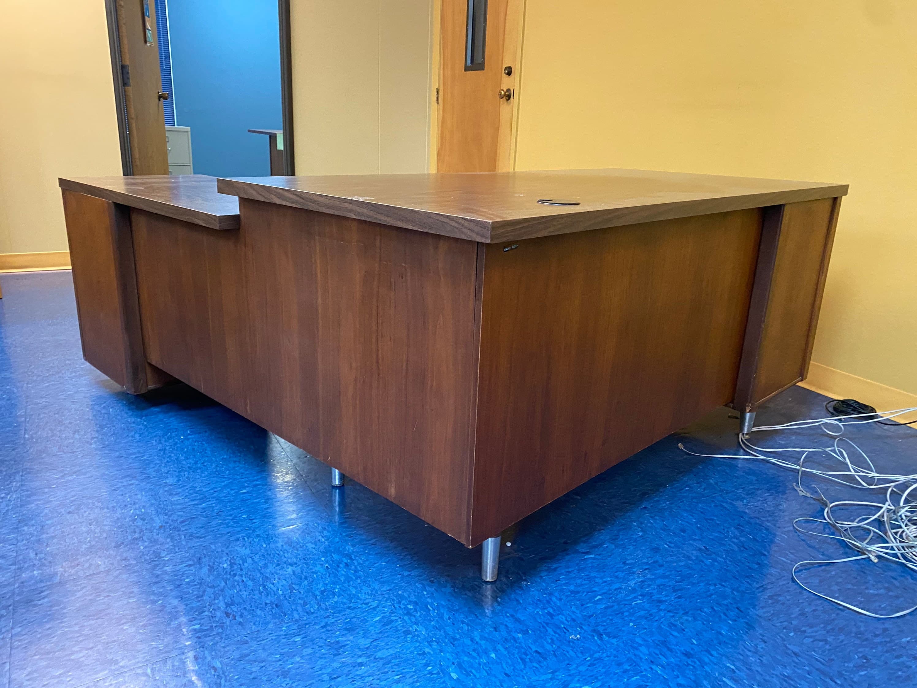 L shape Alma executive desk - Thumbnail 8