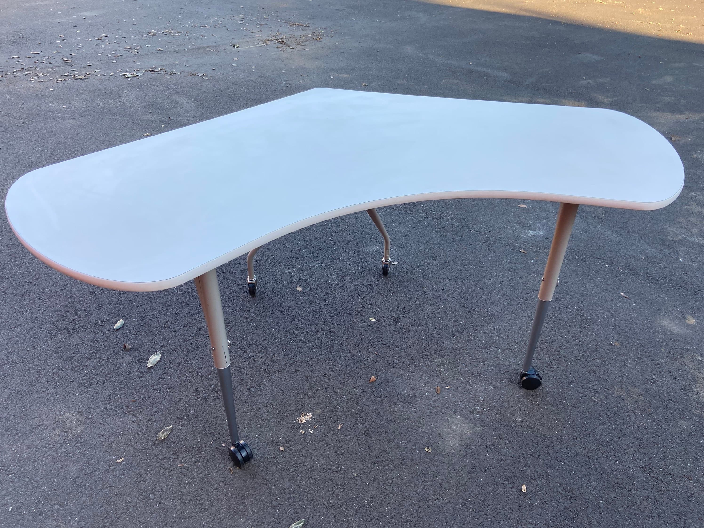 Vintage Herman Miller rolling table - Thumbnail 9