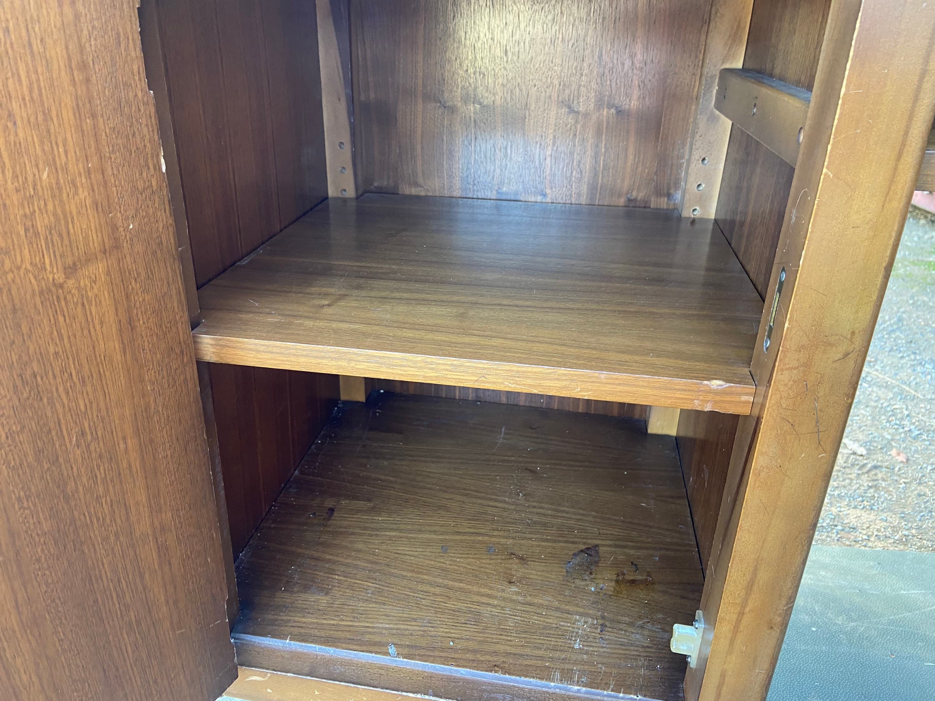 Vintage mid century modern wooden credenza - Thumbnail 7