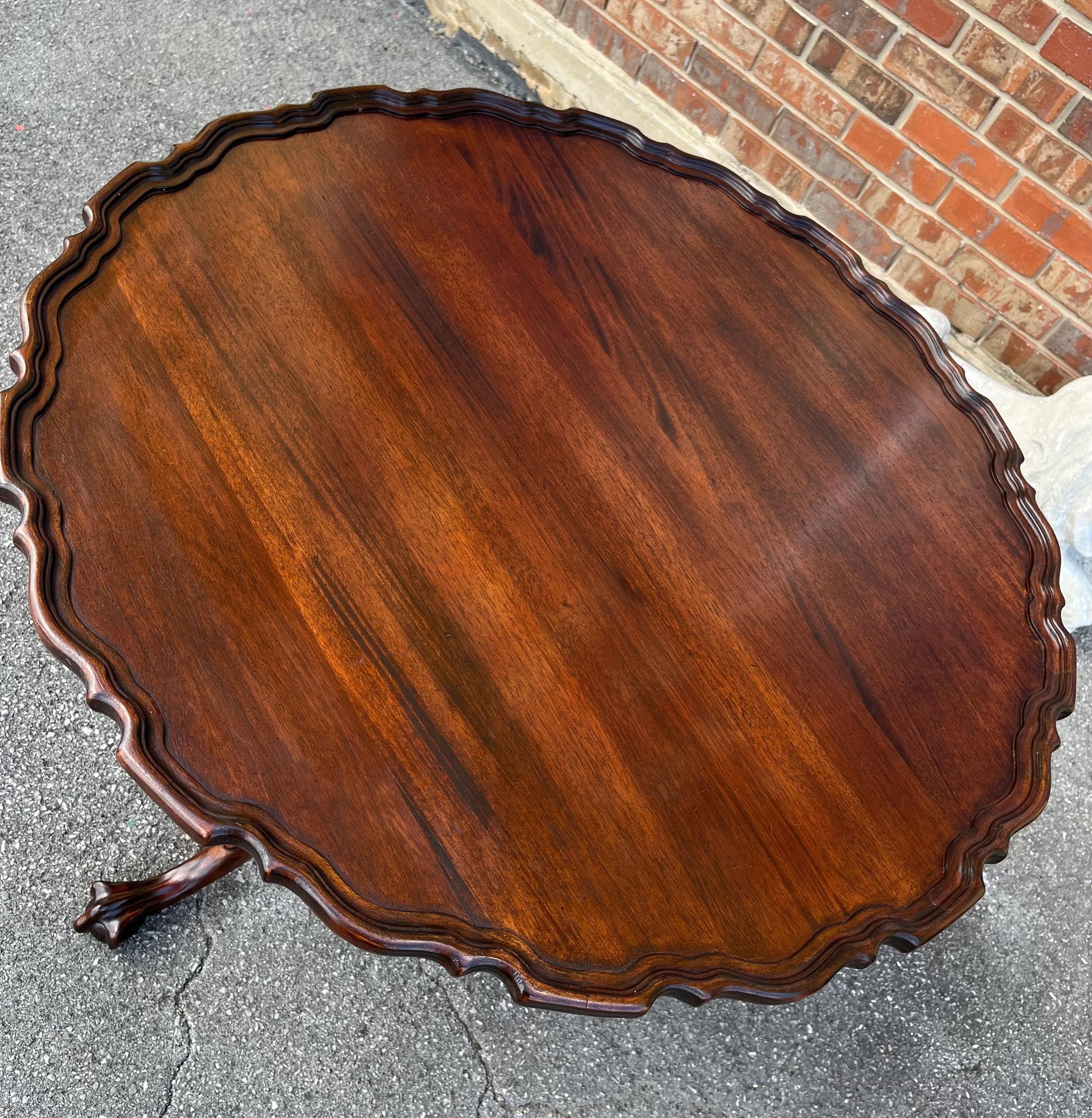 Wellington Hall Tilt Top Pie Crust Table - Thumbnail 4