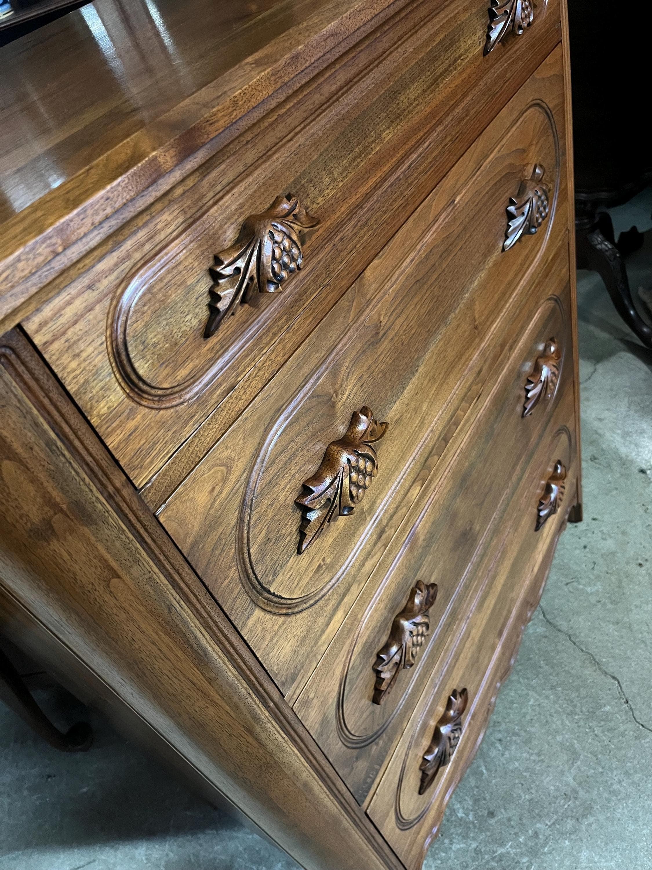Davis Cabinet Company Chest of Drawers - Thumbnail 9