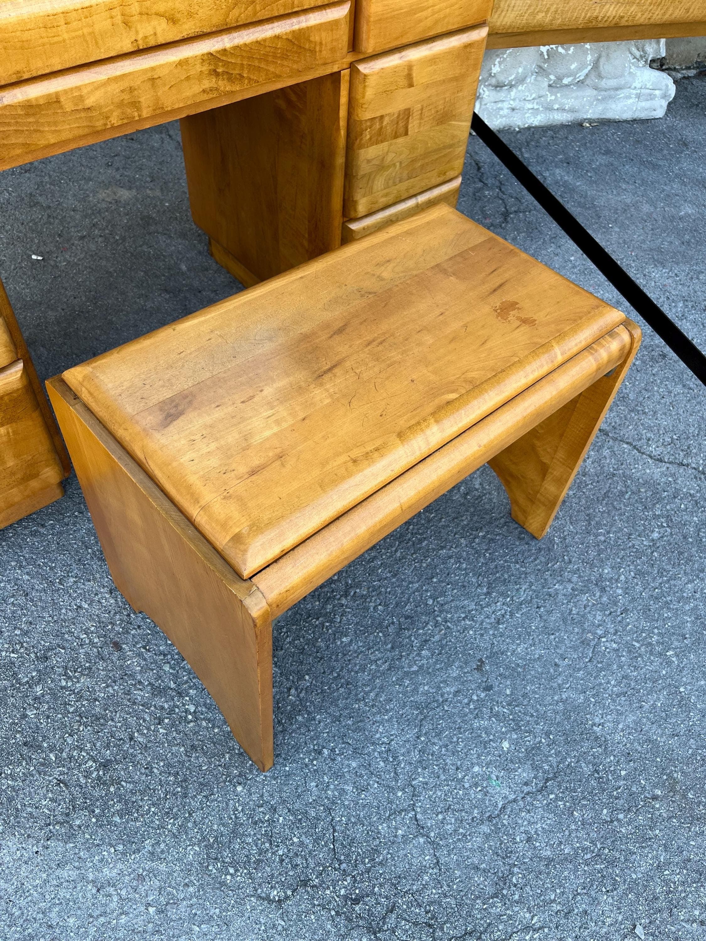 Mid-Century Star Dust Bedroom Suite Designed by Russel Wright - Thumbnail 4