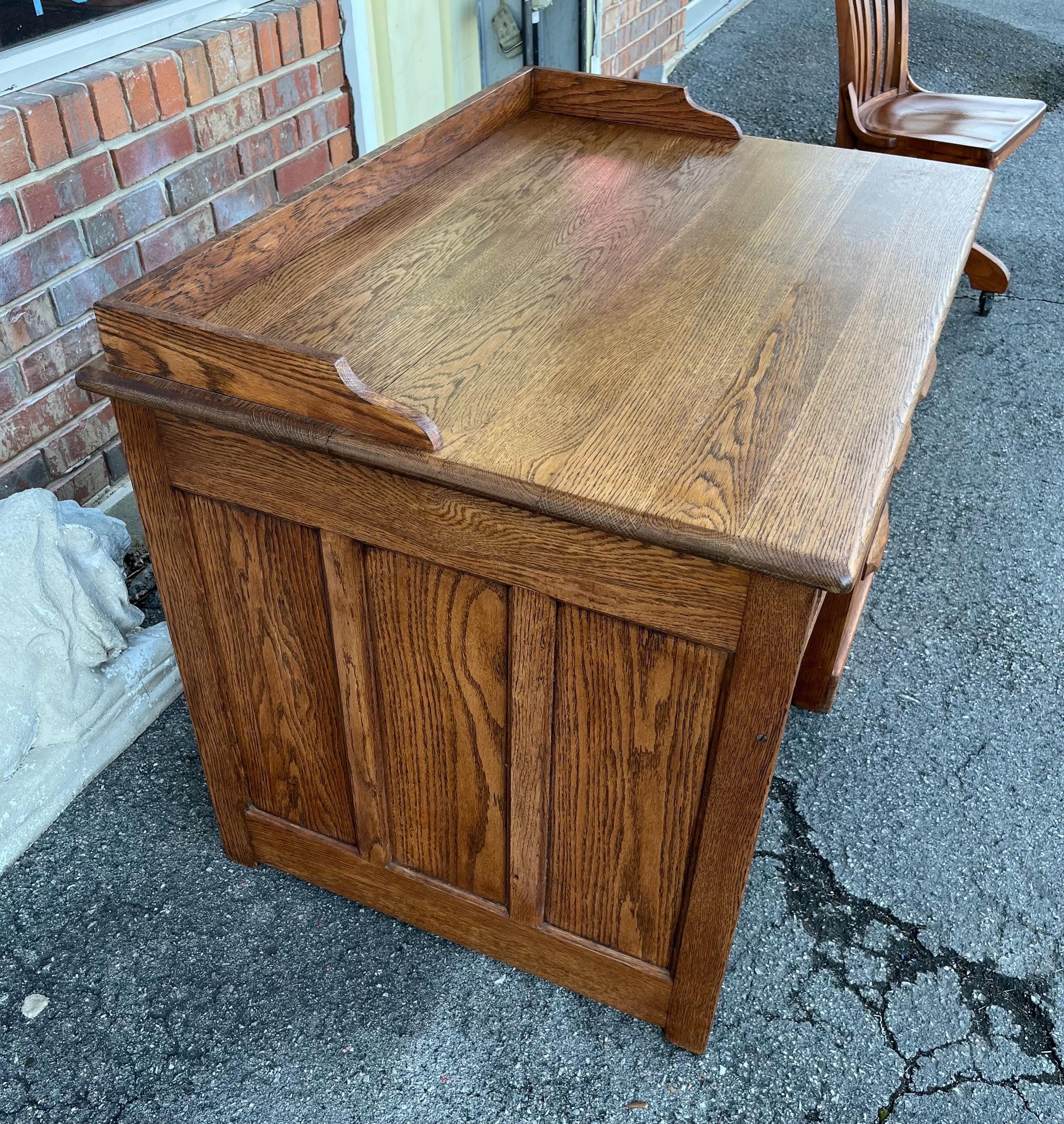 Early 20th Century Oak Desk - Thumbnail 9