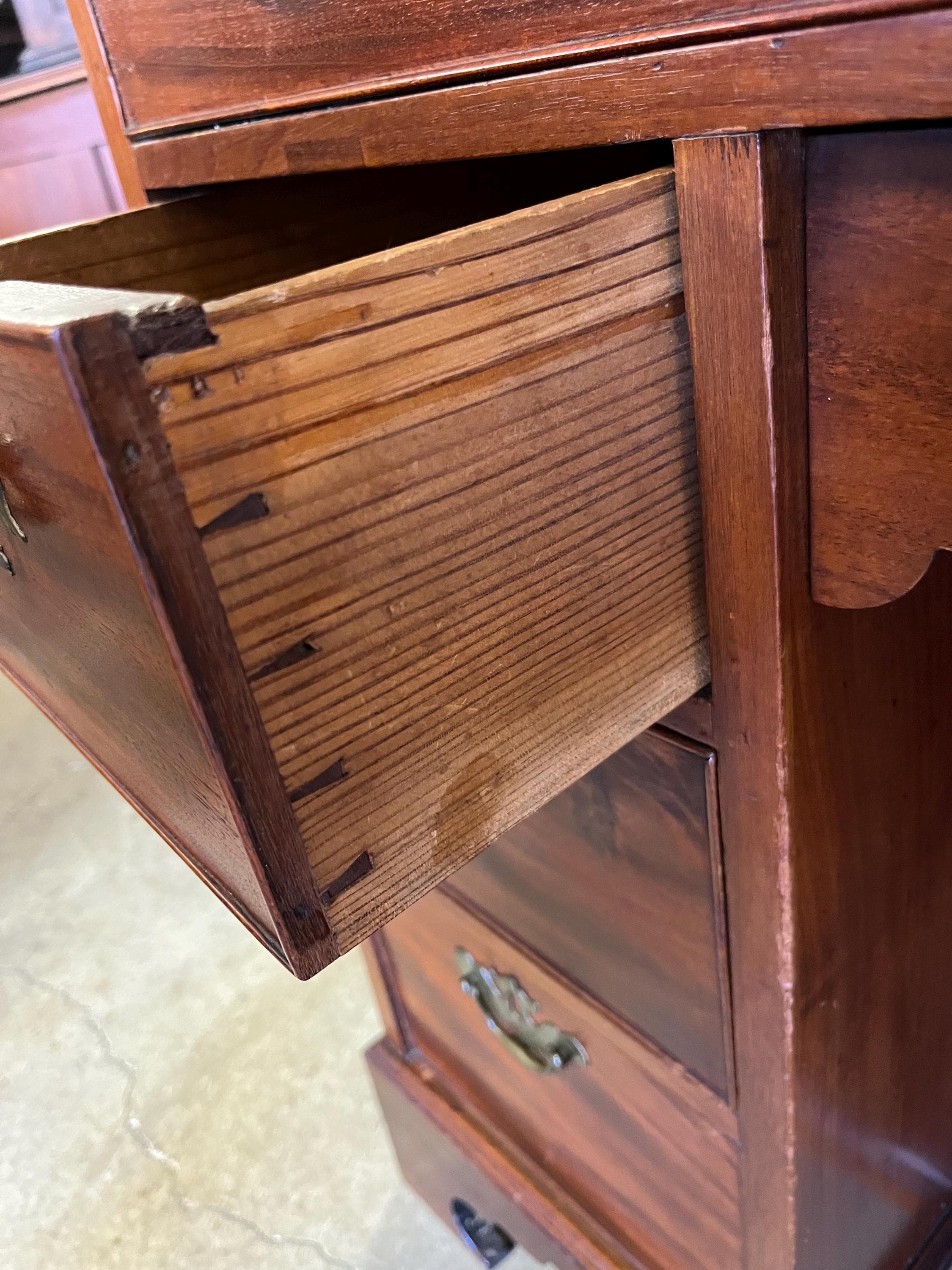 Antique American Mahogany Kneehole Desk - Thumbnail 5