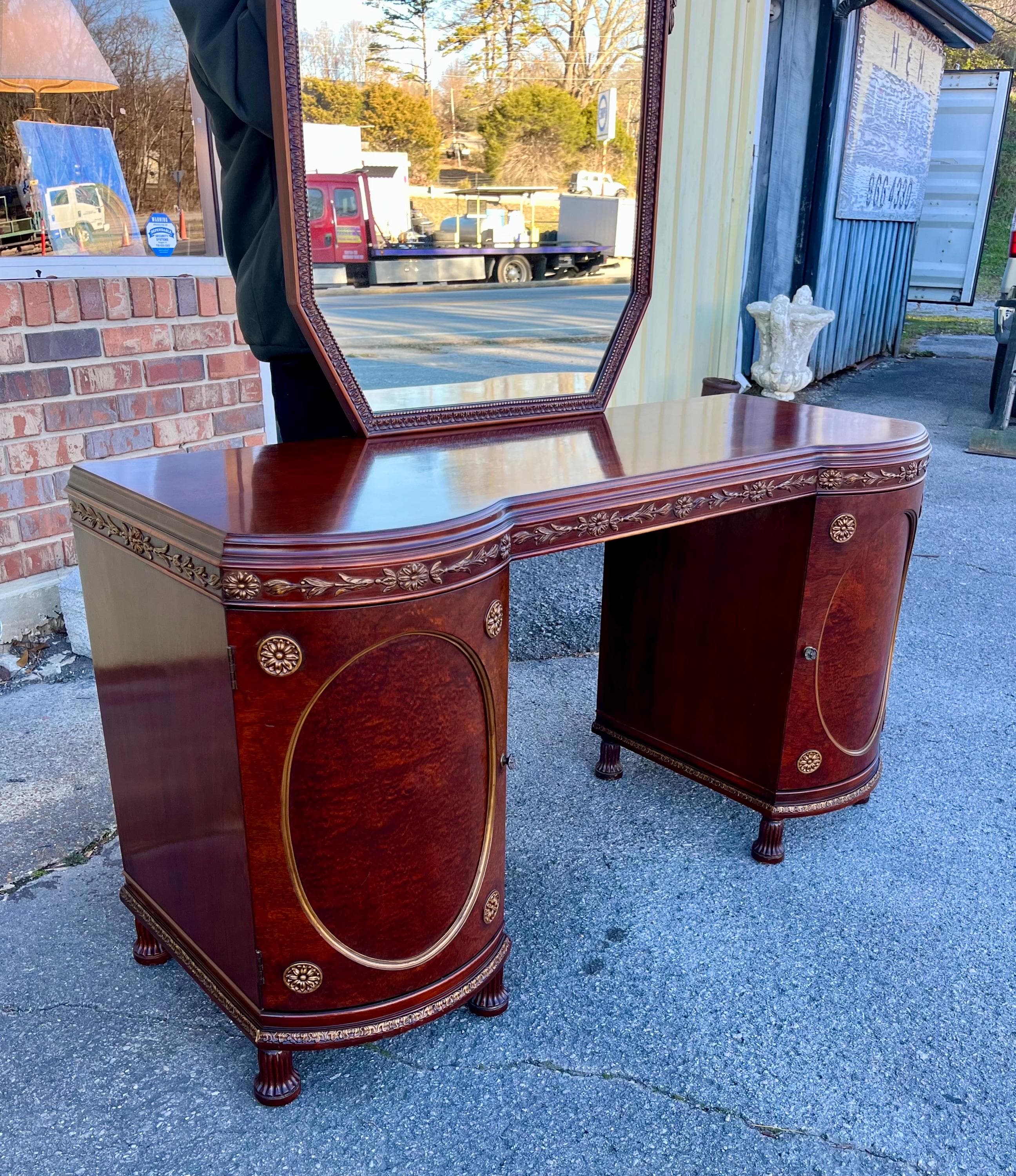 Romweber Vanity Dresser - Thumbnail 2